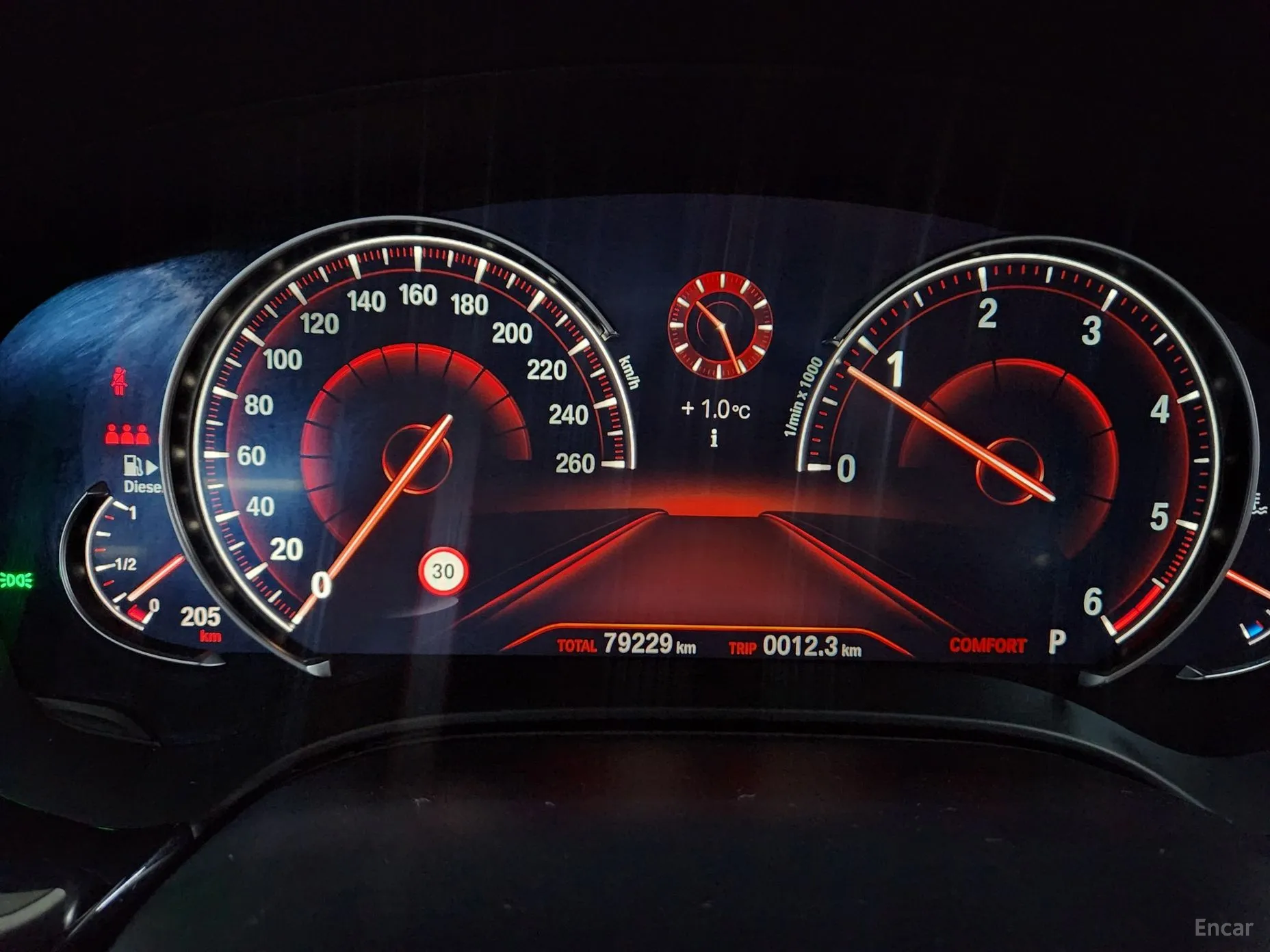 BMW 5 Series (G30) превью 8