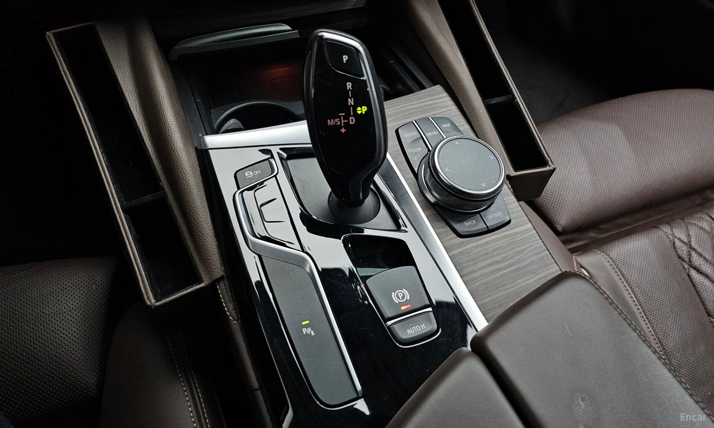BMW 5 Series (G30) превью 9