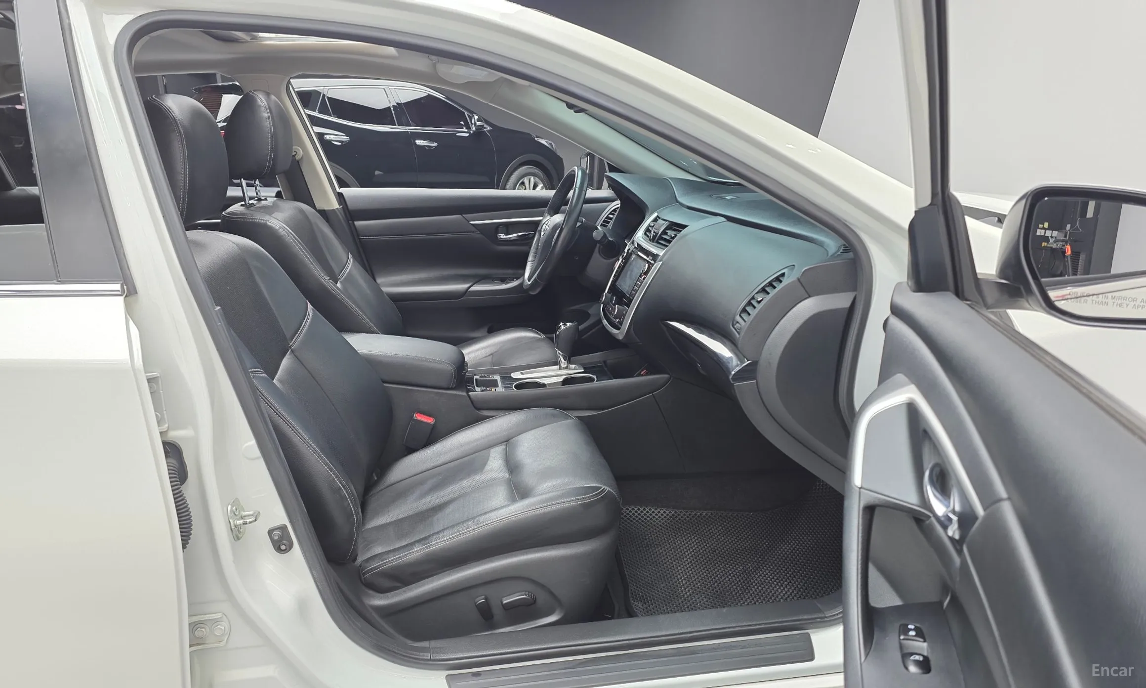 Nissan Altima превью 10