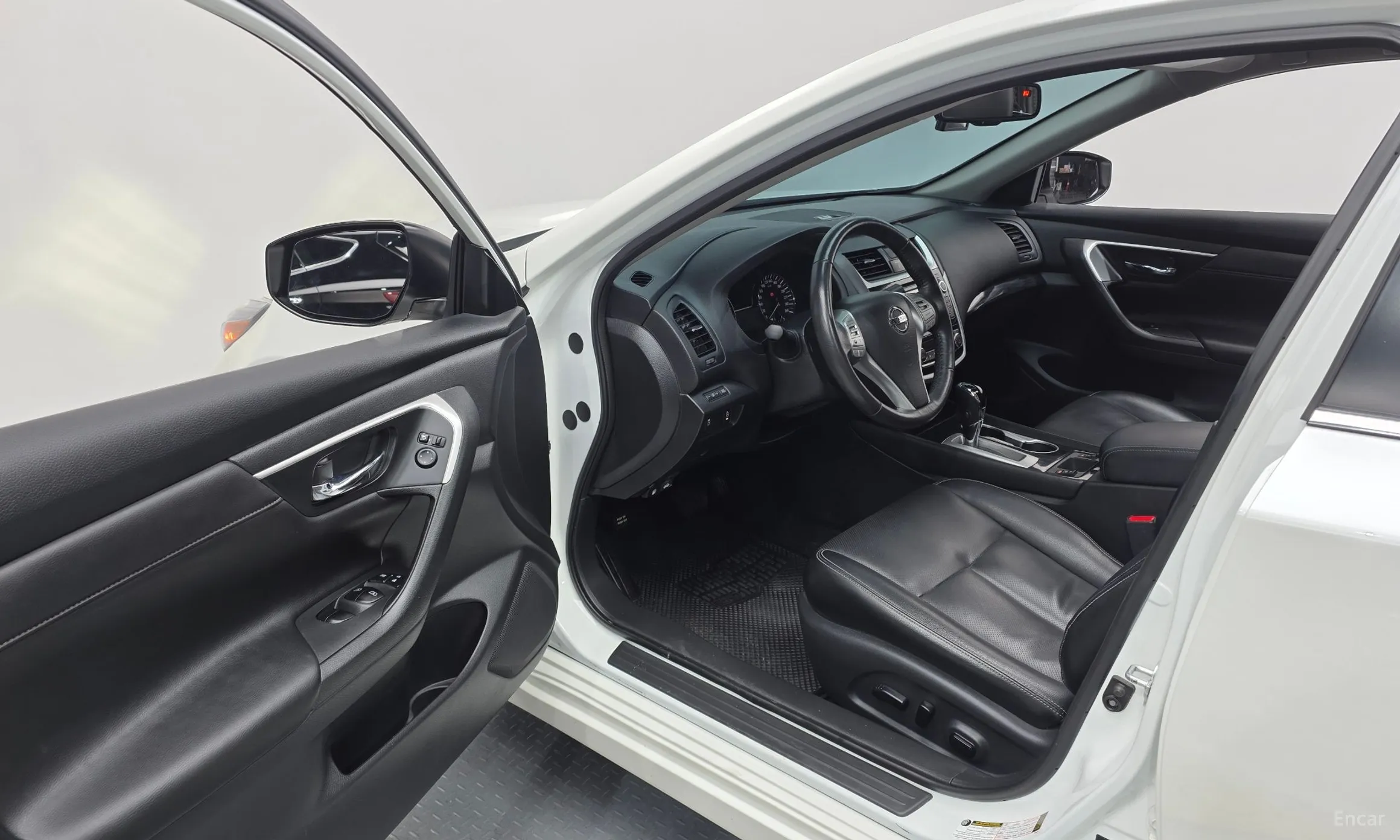 Nissan Altima превью 11