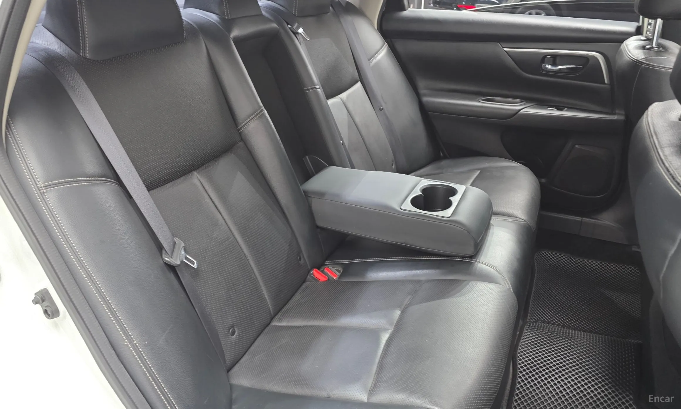 Nissan Altima превью 12