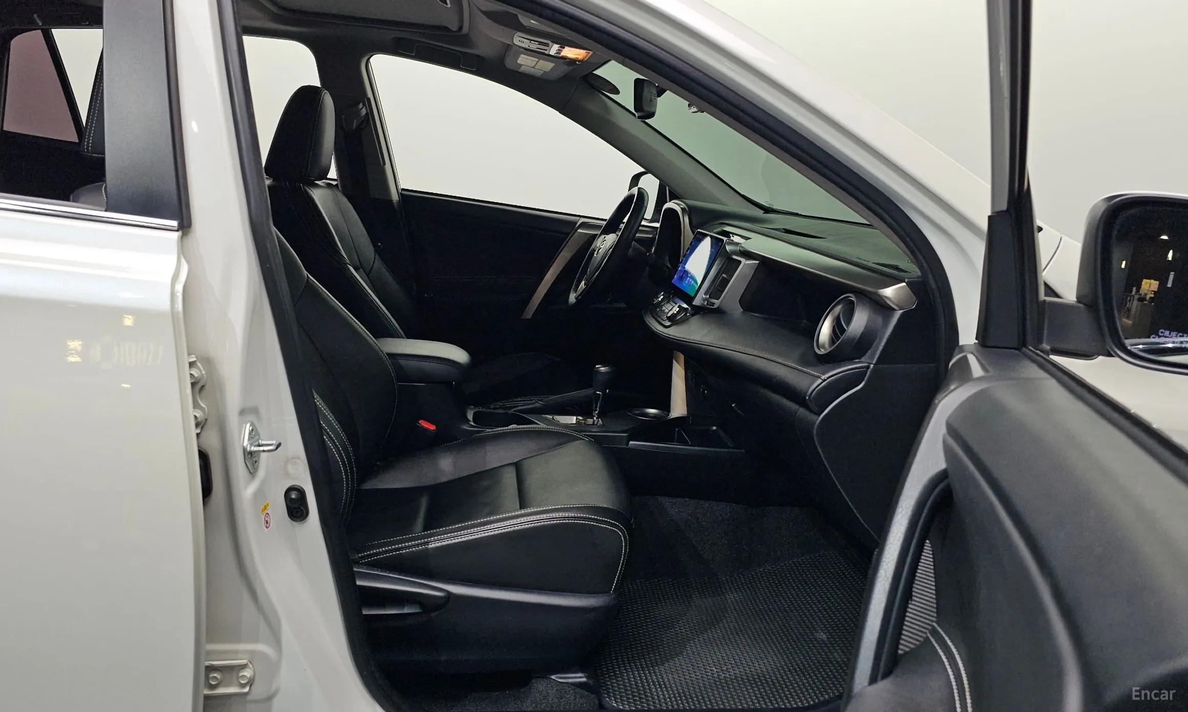 Toyota RAV4 превью 11