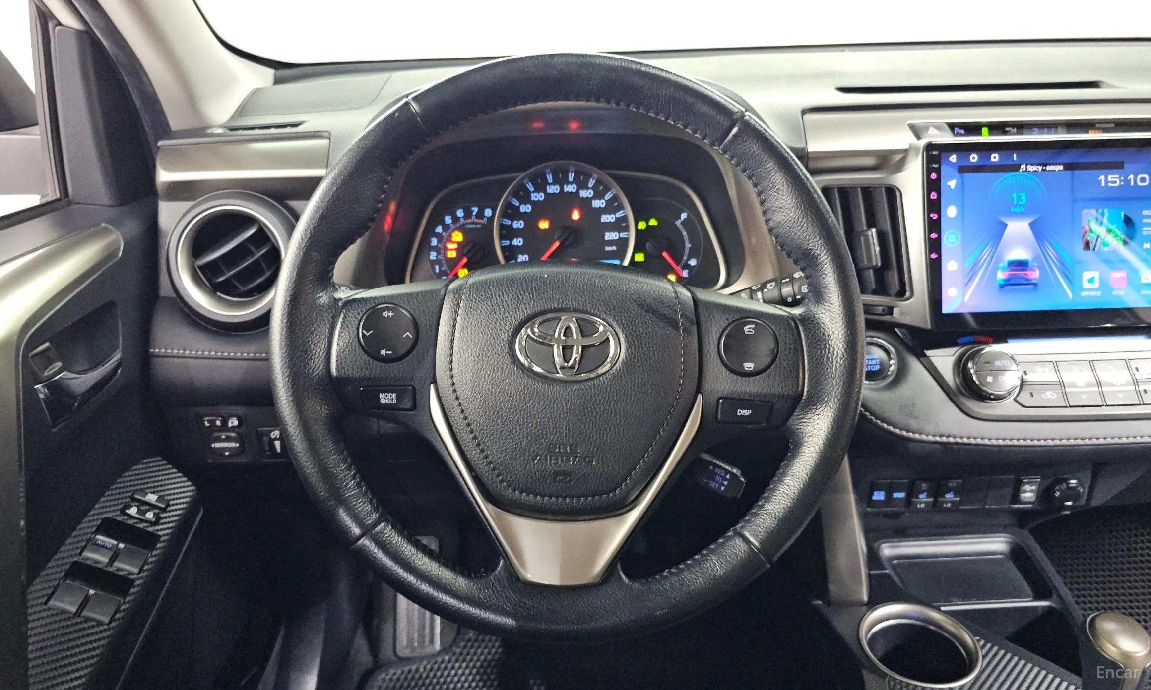 Toyota RAV4 превью 13