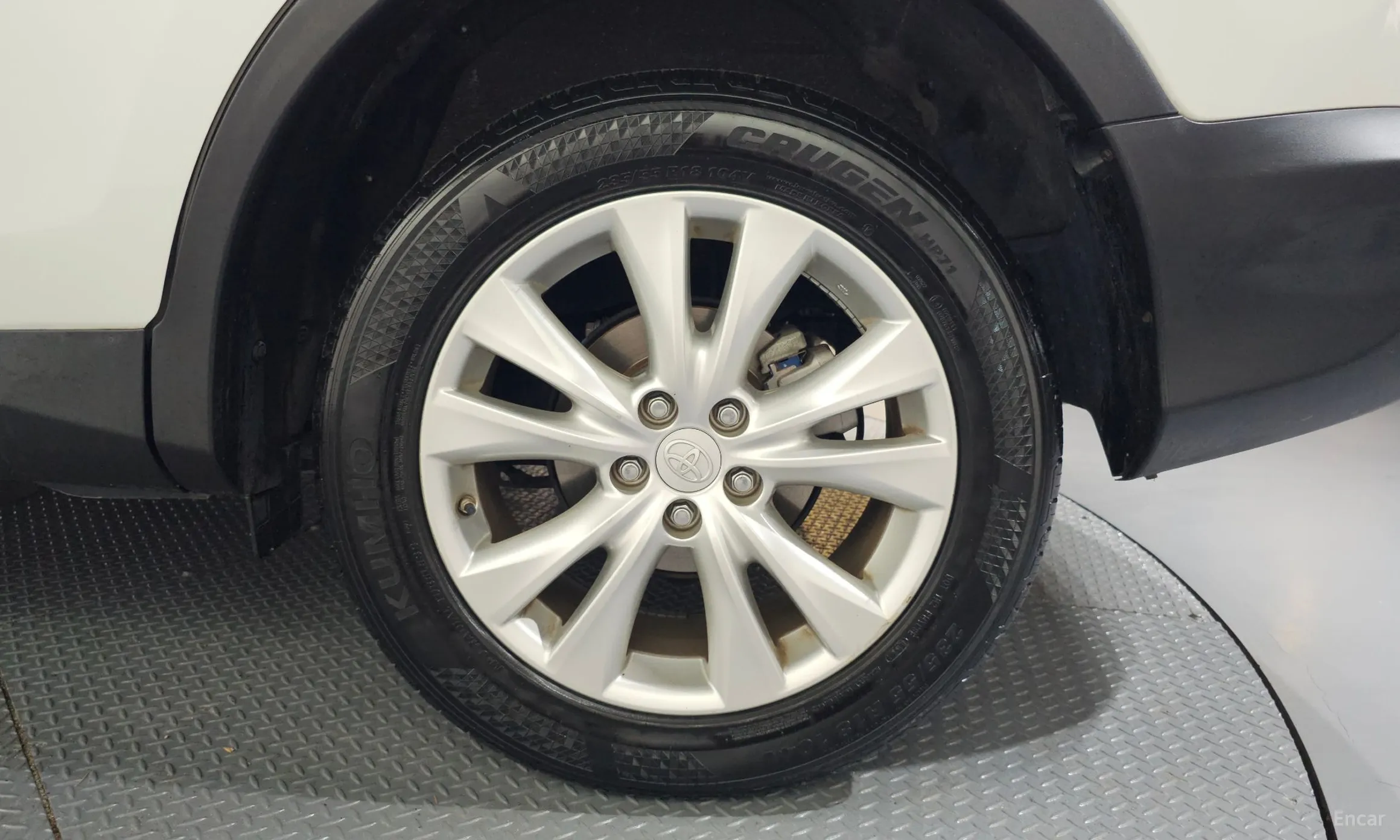 Toyota RAV4 превью 5