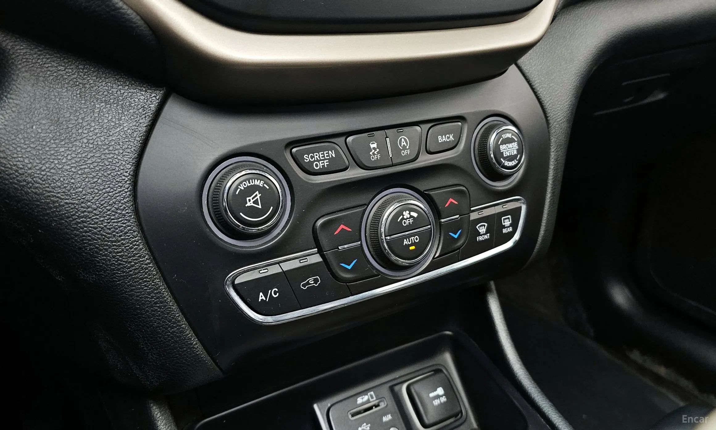 Jeep Cherokee (KL) превью 15
