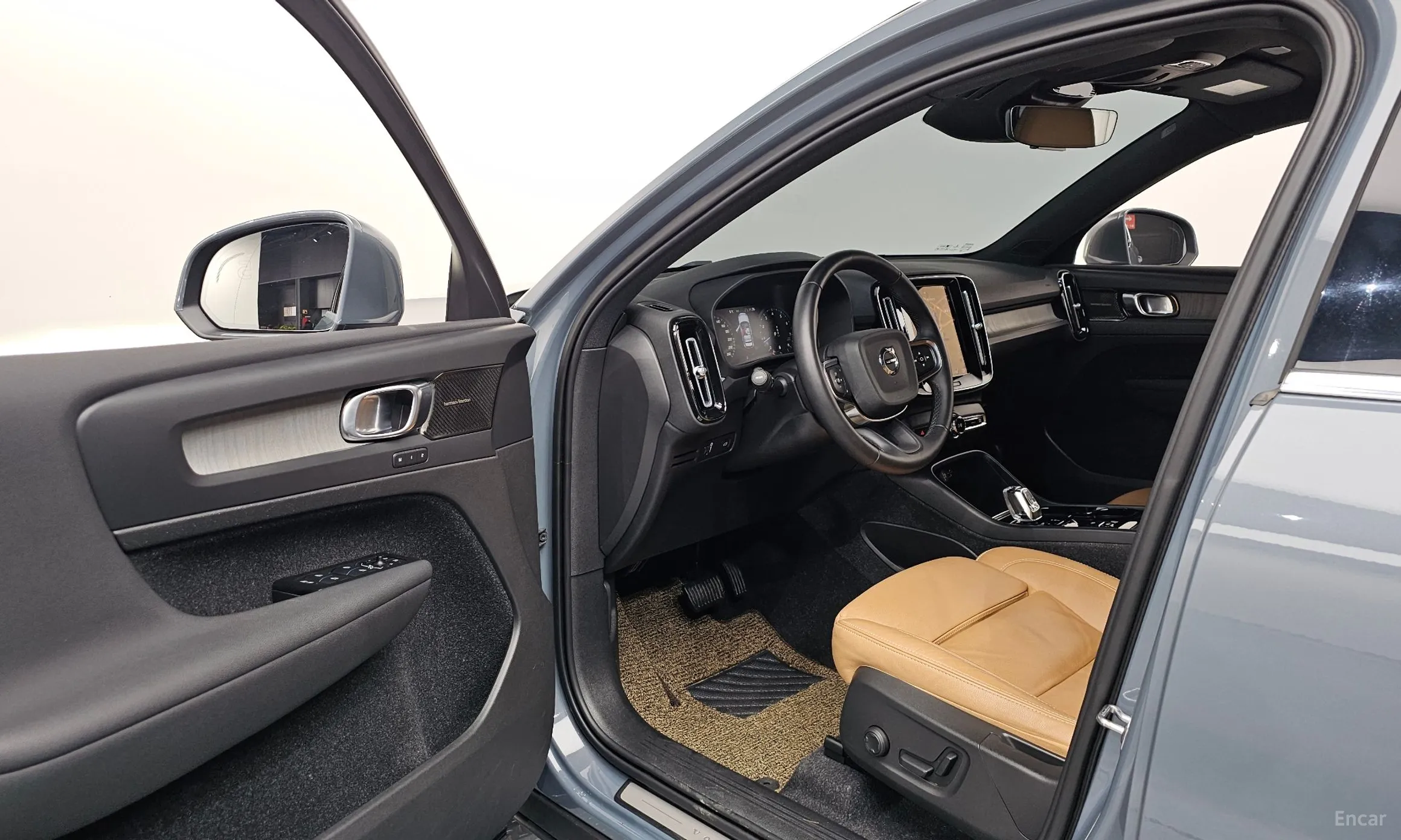 Volvo XC40 превью 10