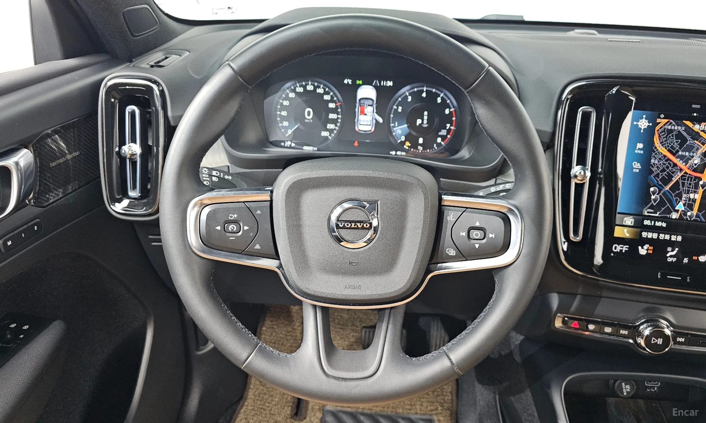 Volvo XC40 превью 13