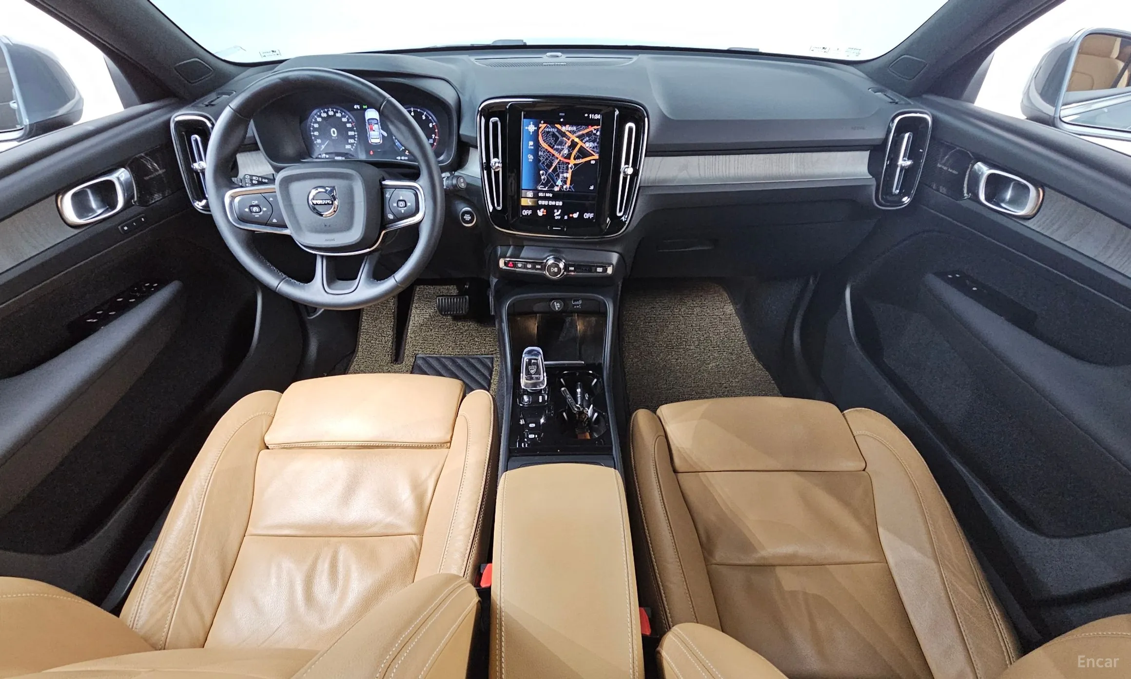 Volvo XC40 превью 7
