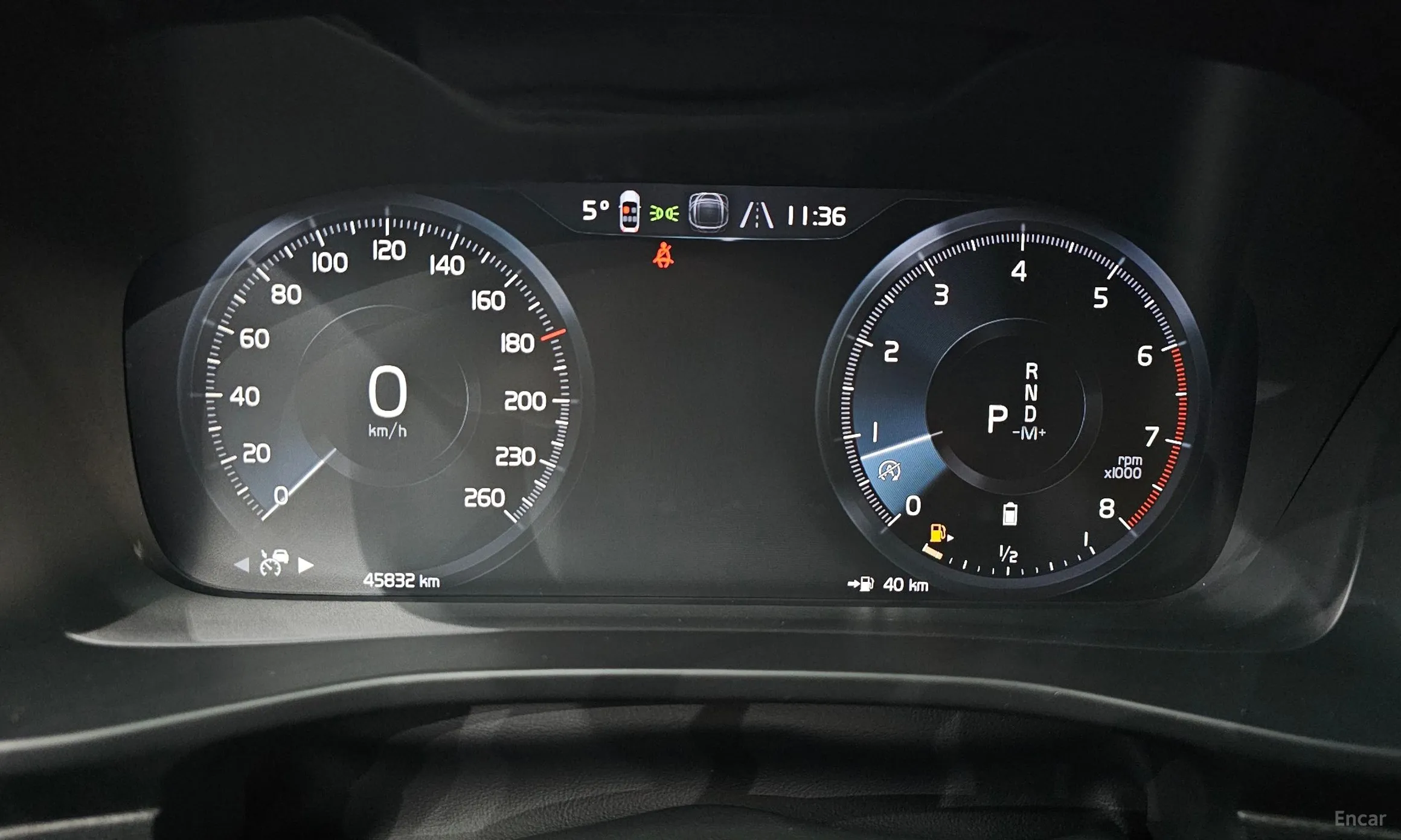 Volvo XC40 превью 8
