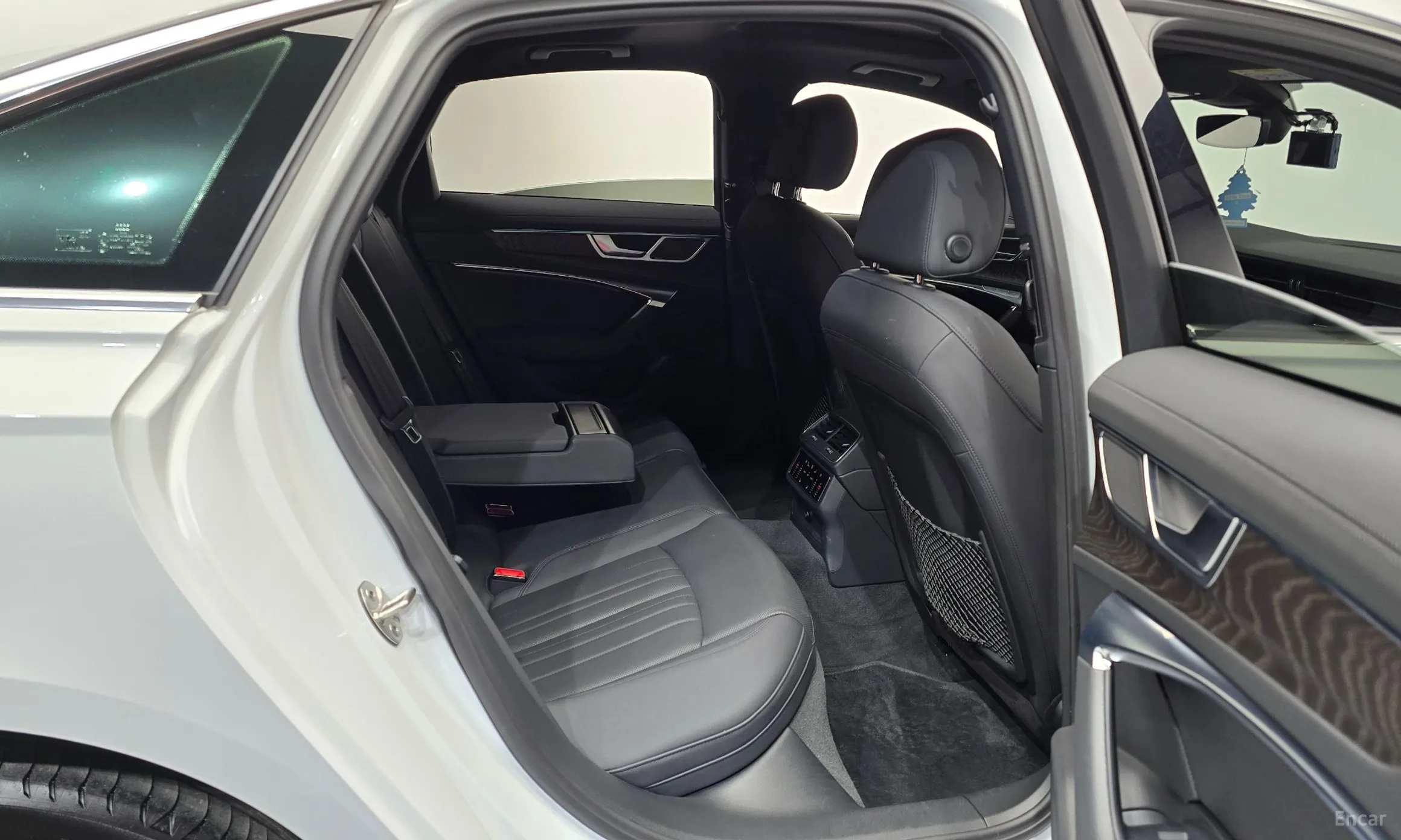 Audi A6 (C8) превью 12
