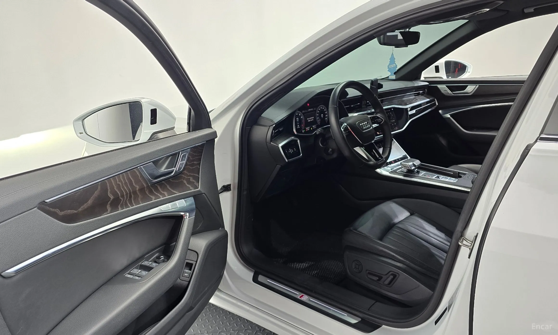 Audi A6 (C8) превью 10