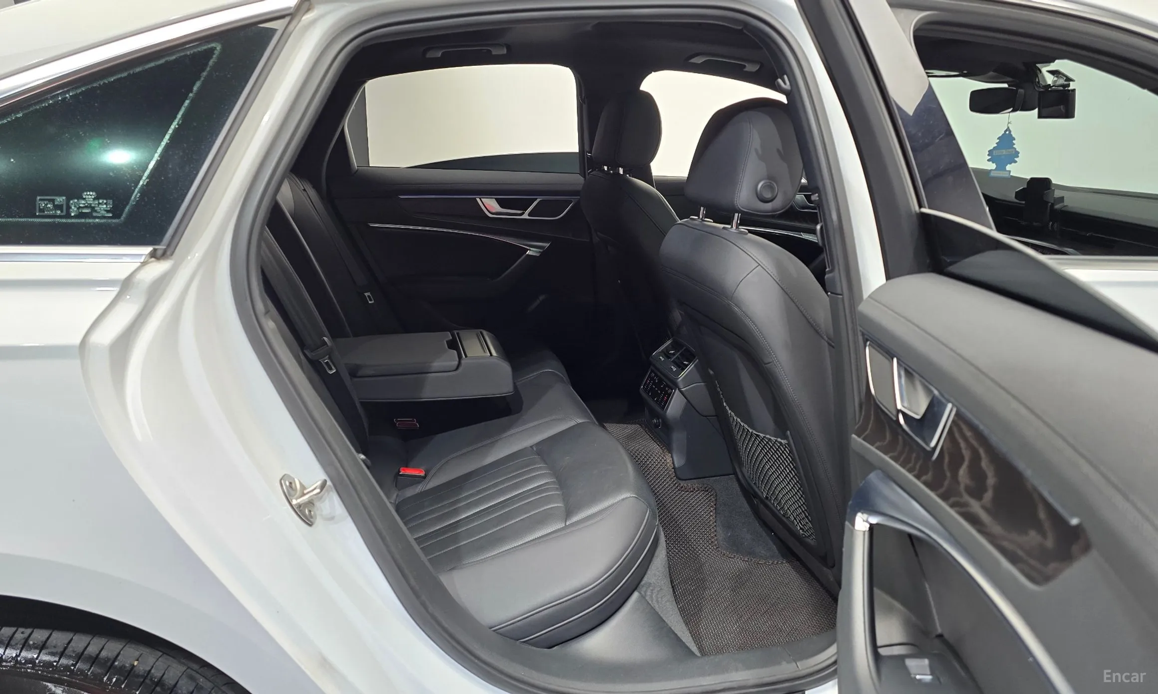 Audi A6 (C8) превью 12