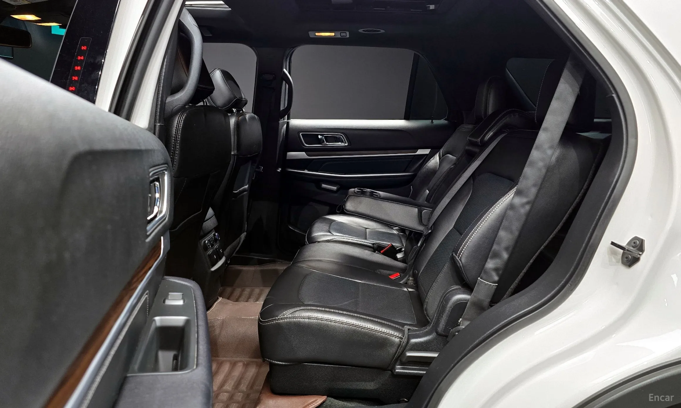 Ford Explorer превью 12