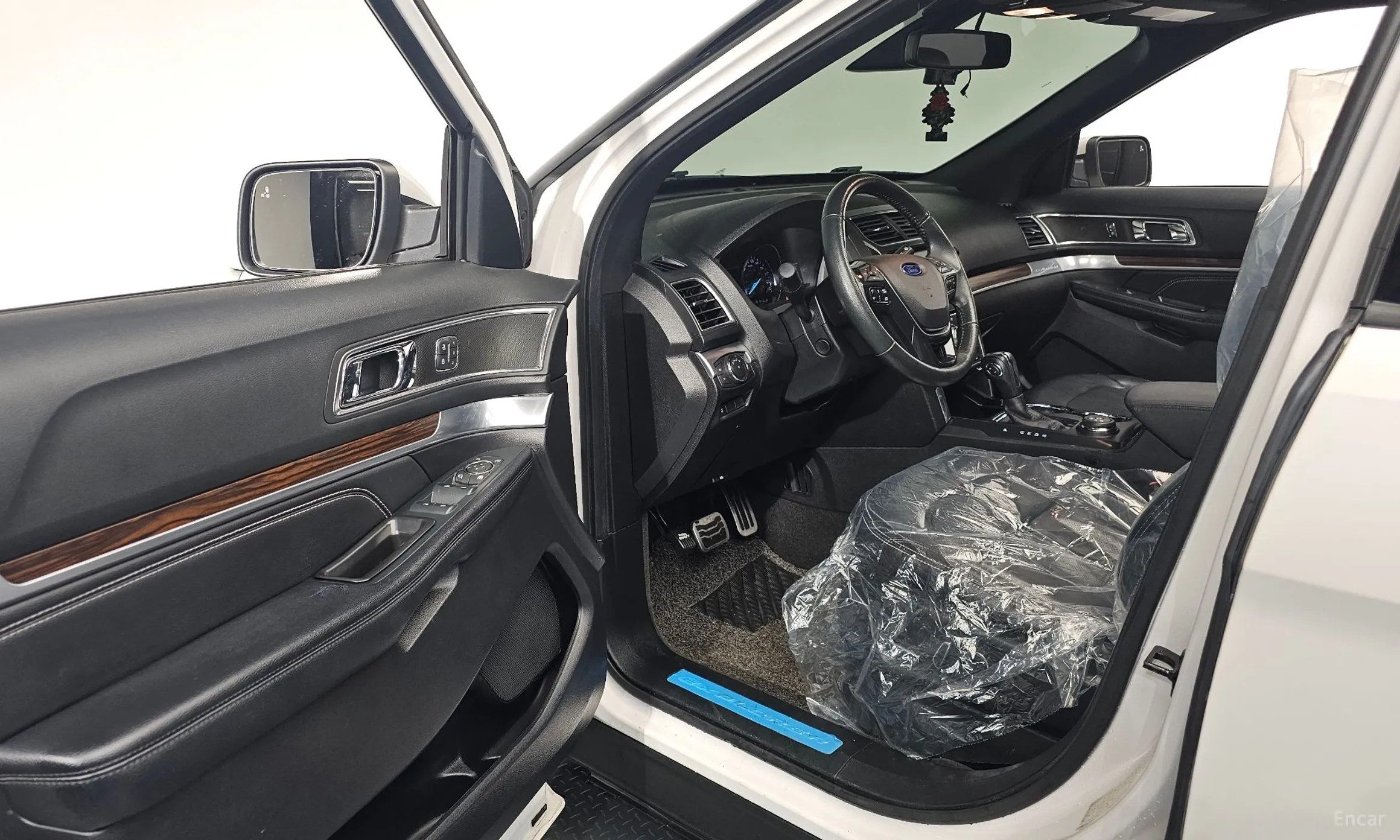 Ford Explorer превью 10
