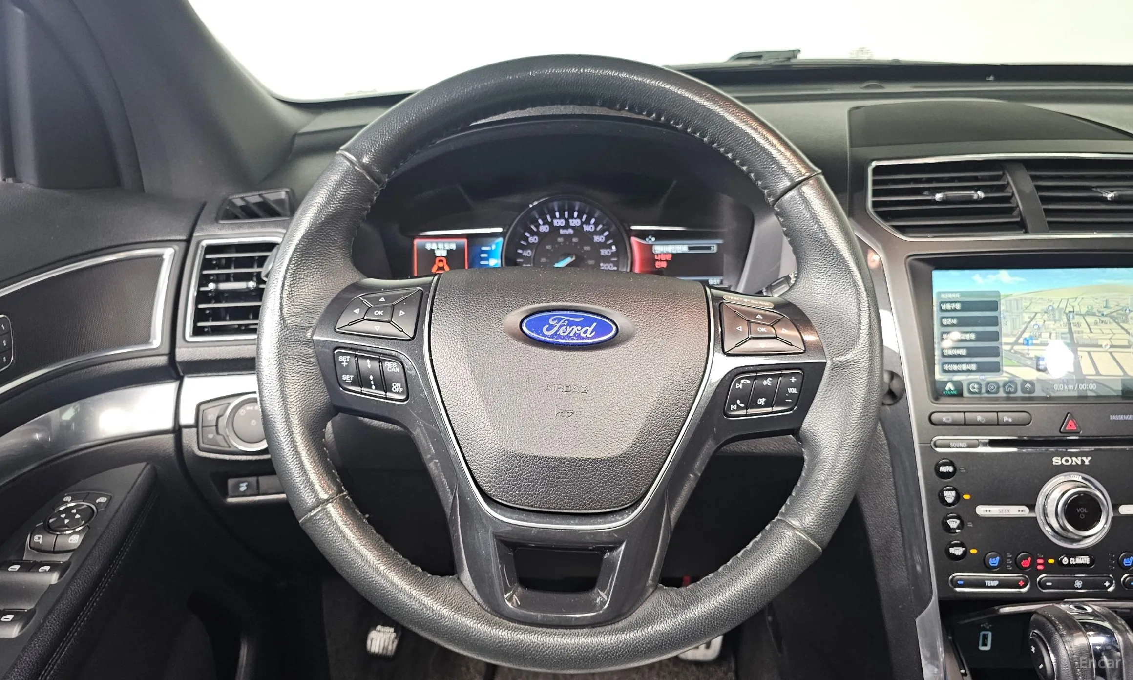 Ford Explorer превью 13