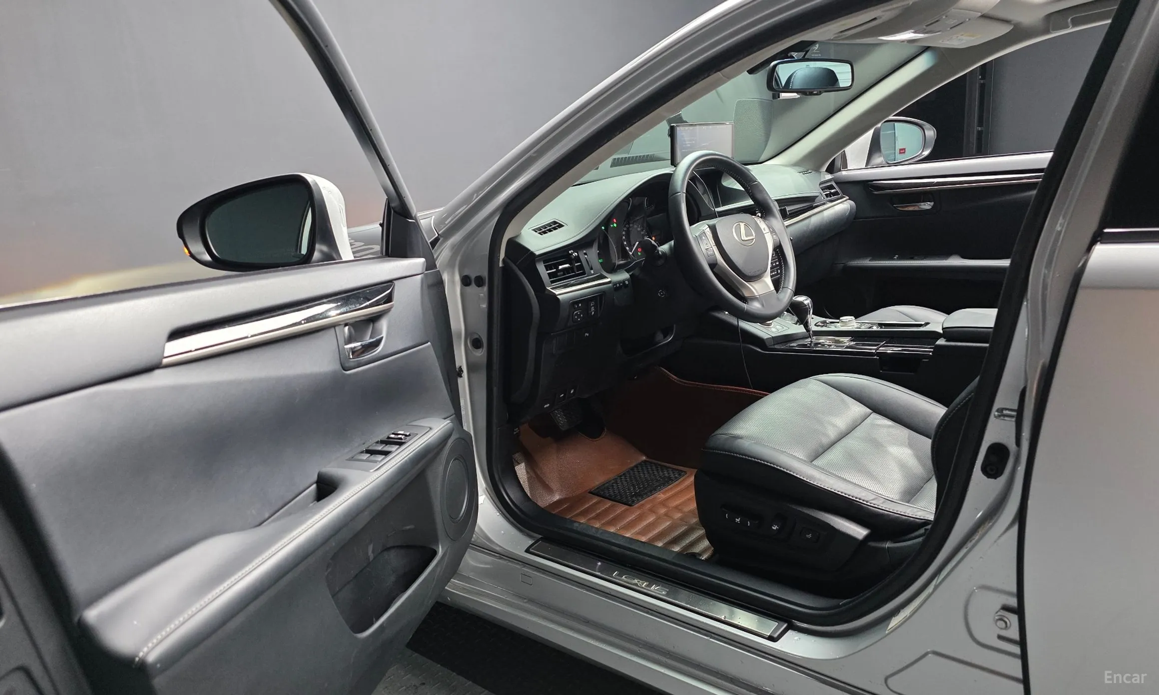 Lexus New ES300h превью 10