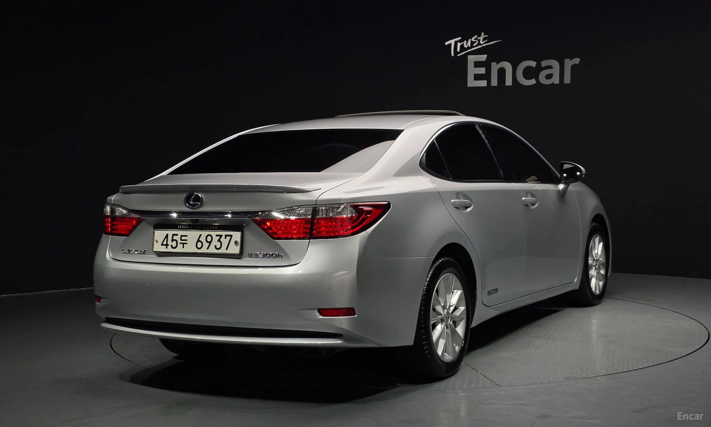 Lexus New ES300h