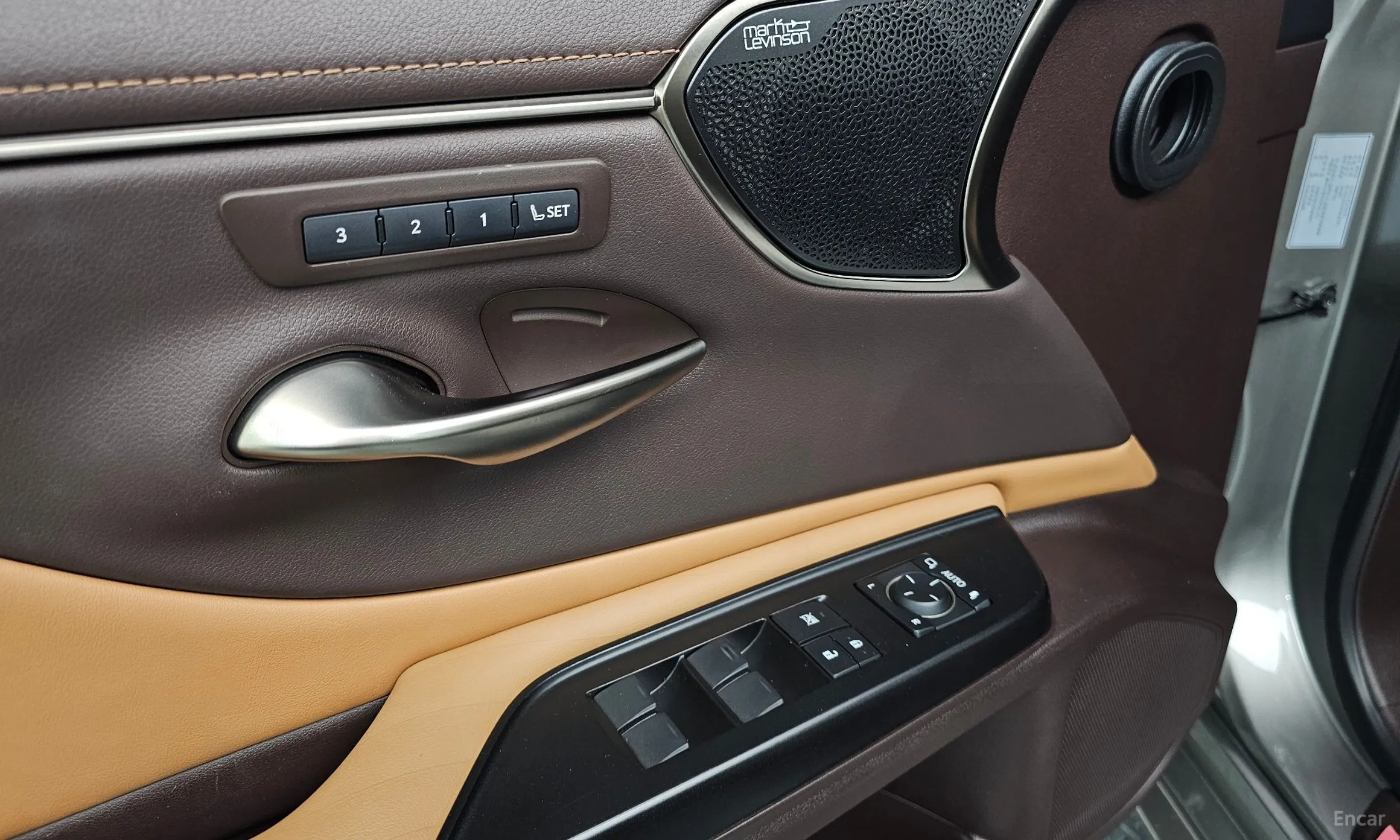Lexus ES300h 7th Generation превью 17