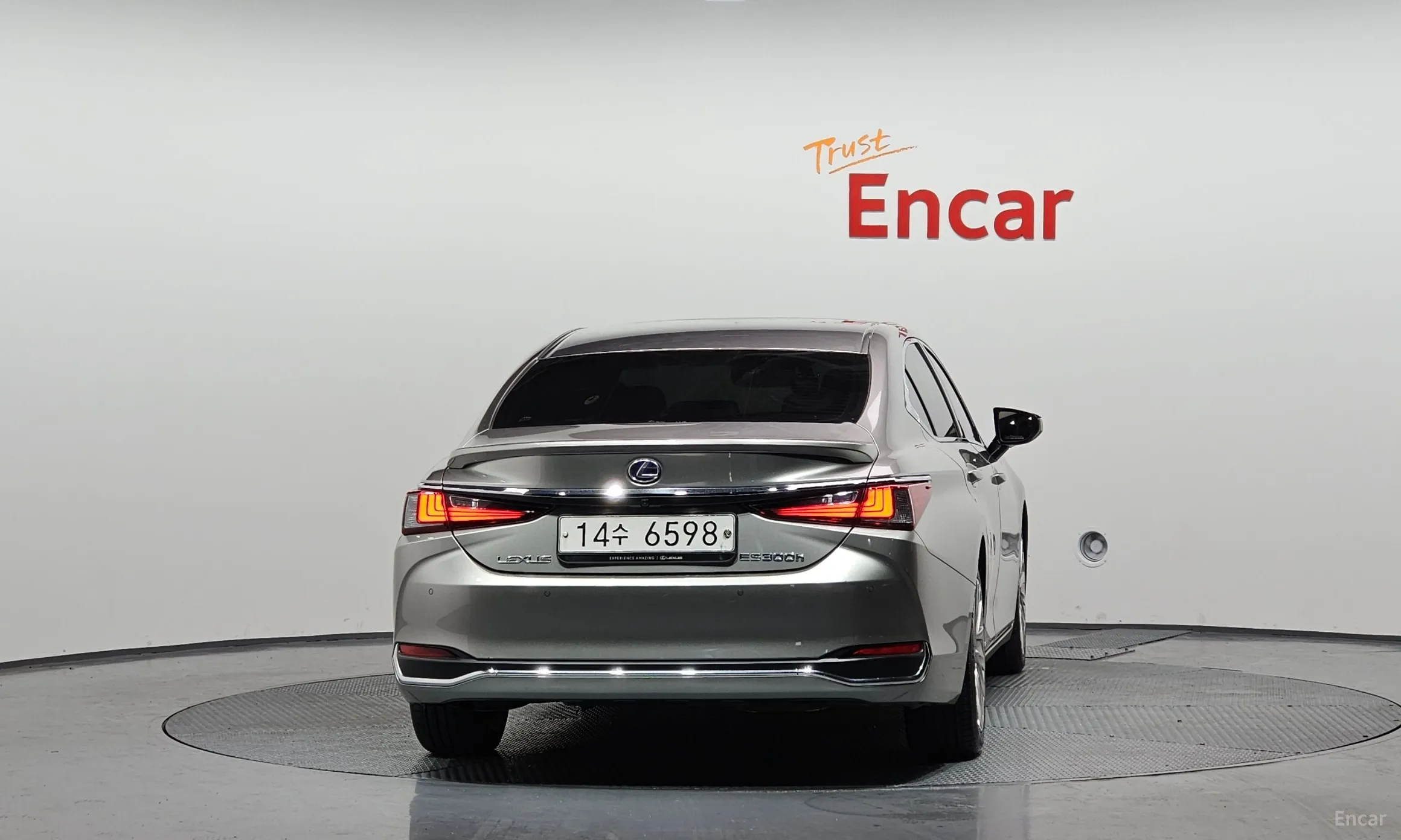 Lexus ES300h 7th Generation превью 4