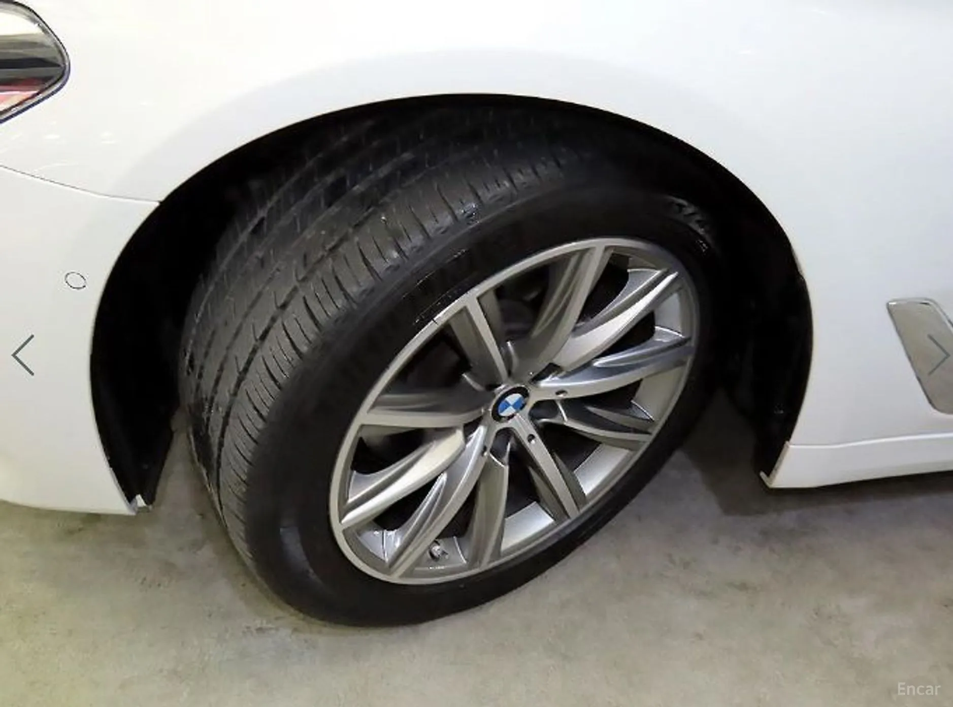 BMW 5 Series (G30) превью 20