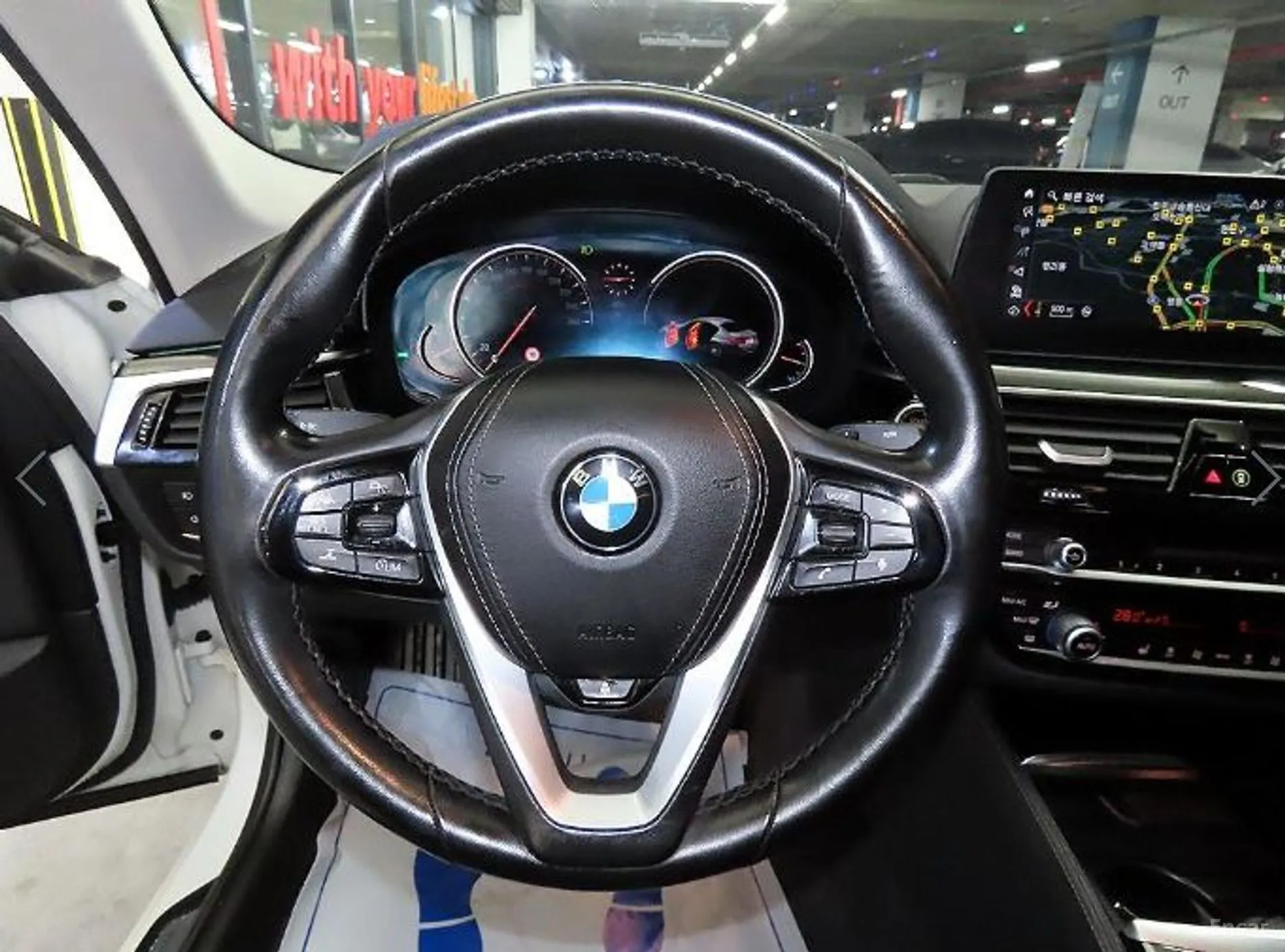BMW 5 Series (G30) превью 8