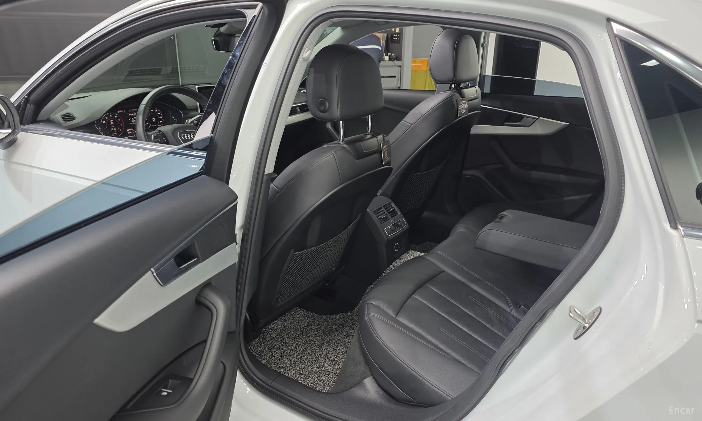 Audi A4 (B9) превью 11