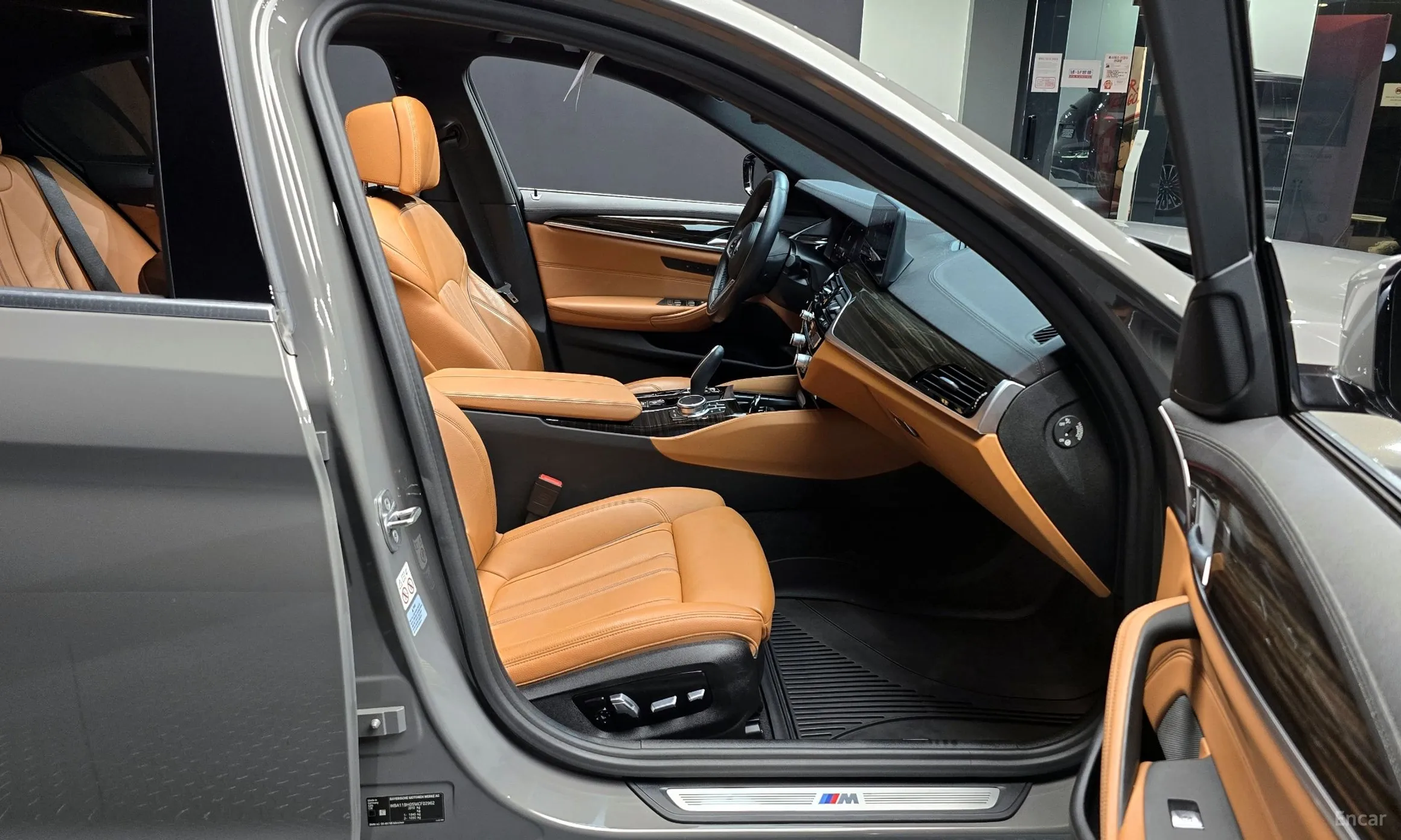 BMW 5 Series (G30) превью 10