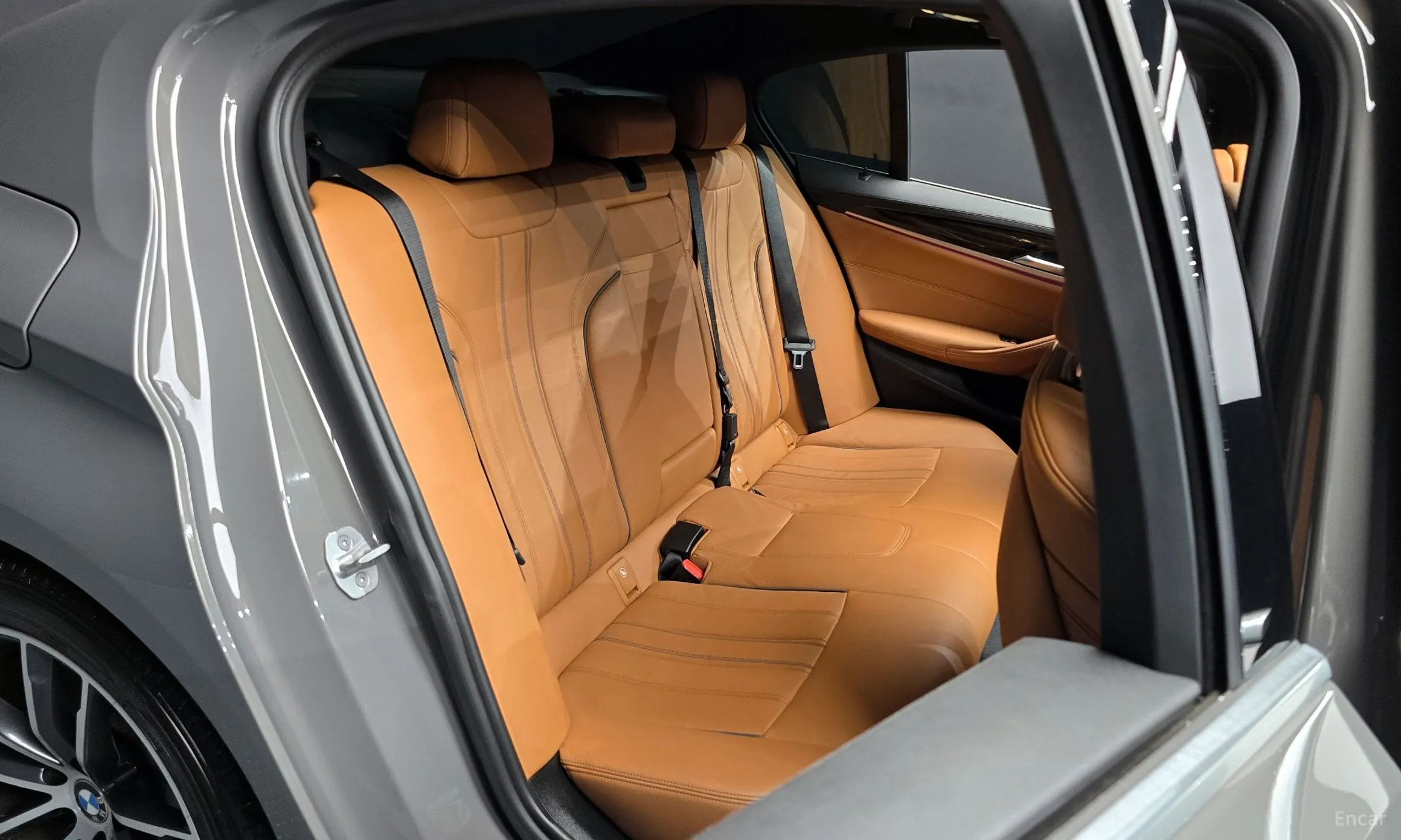 BMW 5 Series (G30) превью 12