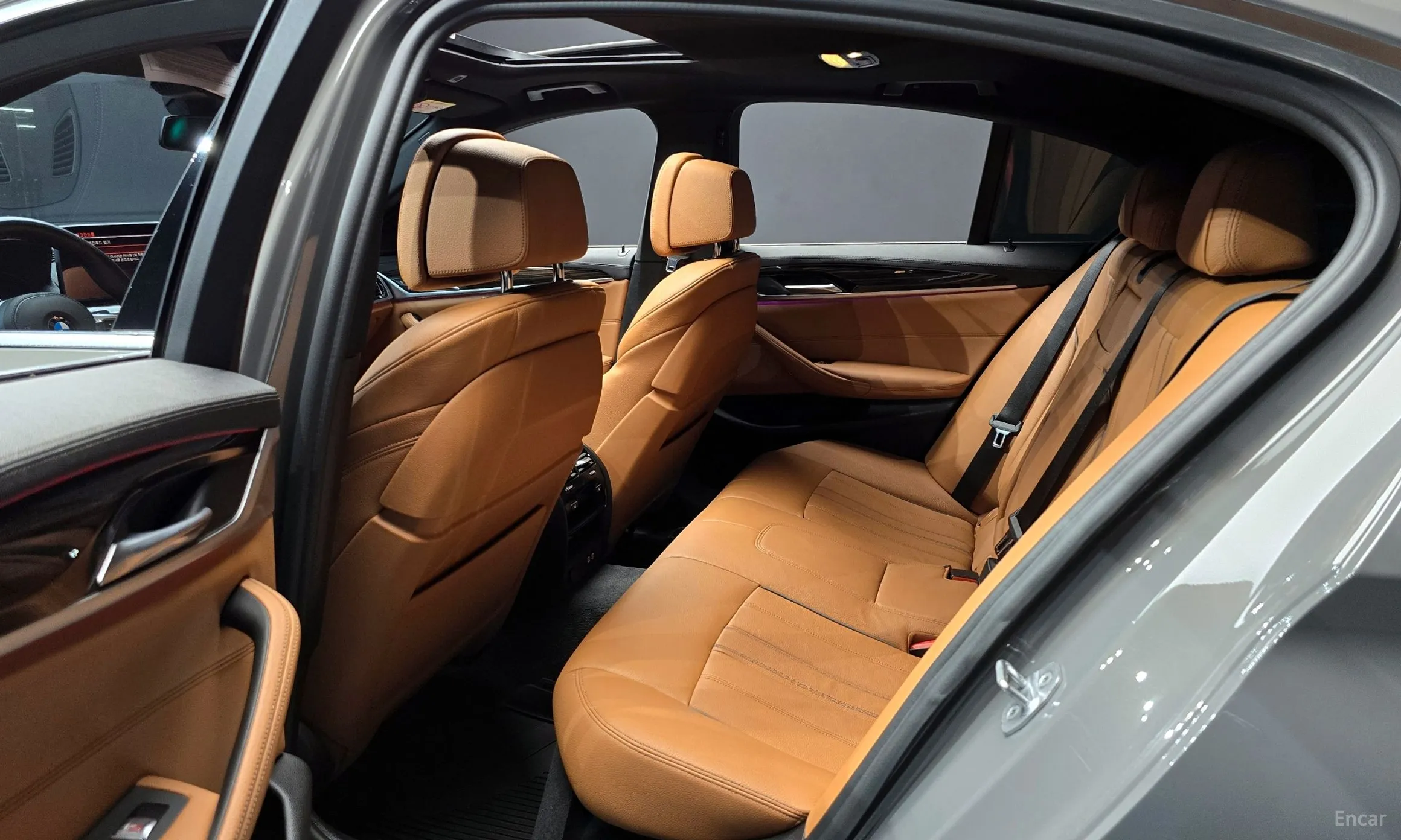 BMW 5 Series (G30) превью 13