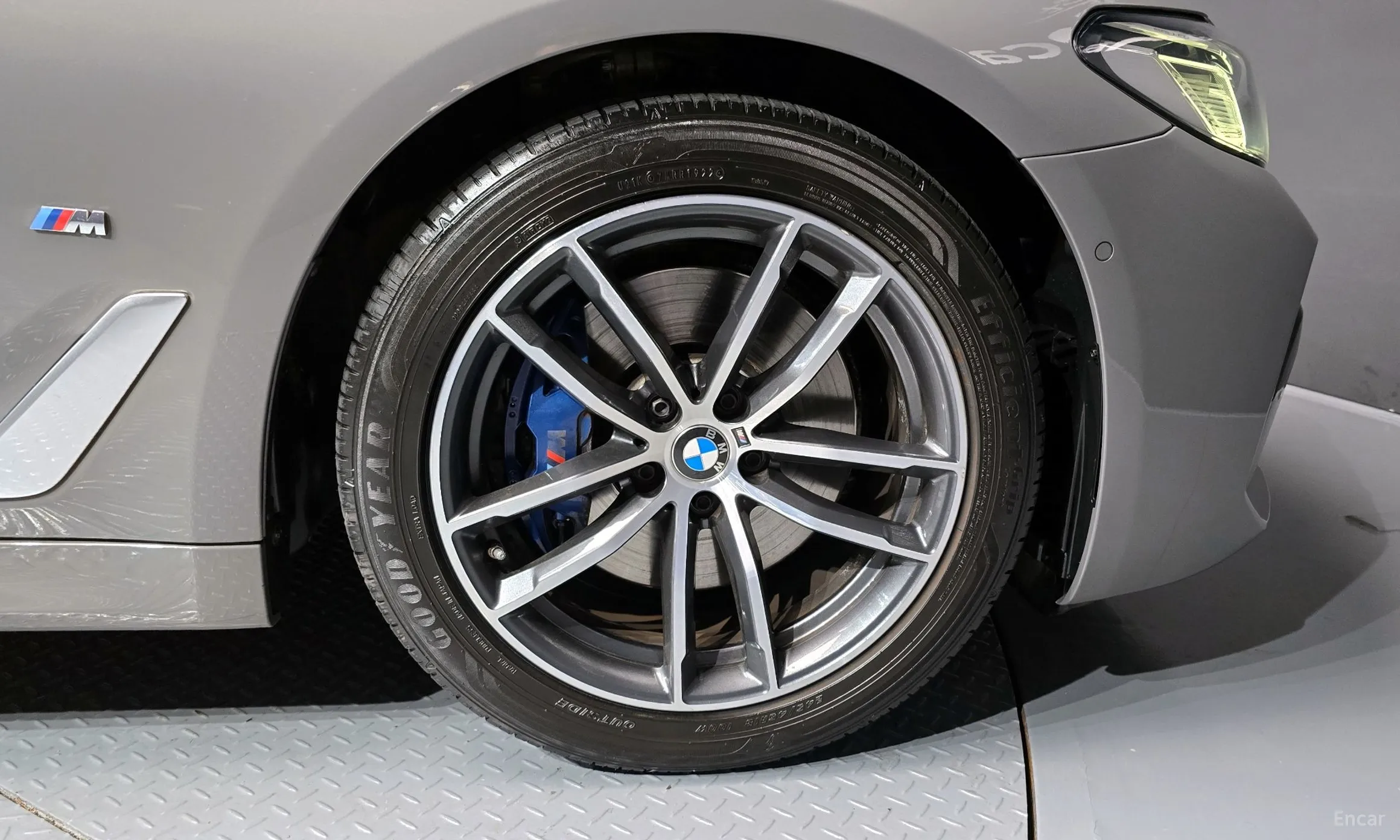 BMW 5 Series (G30) превью 5
