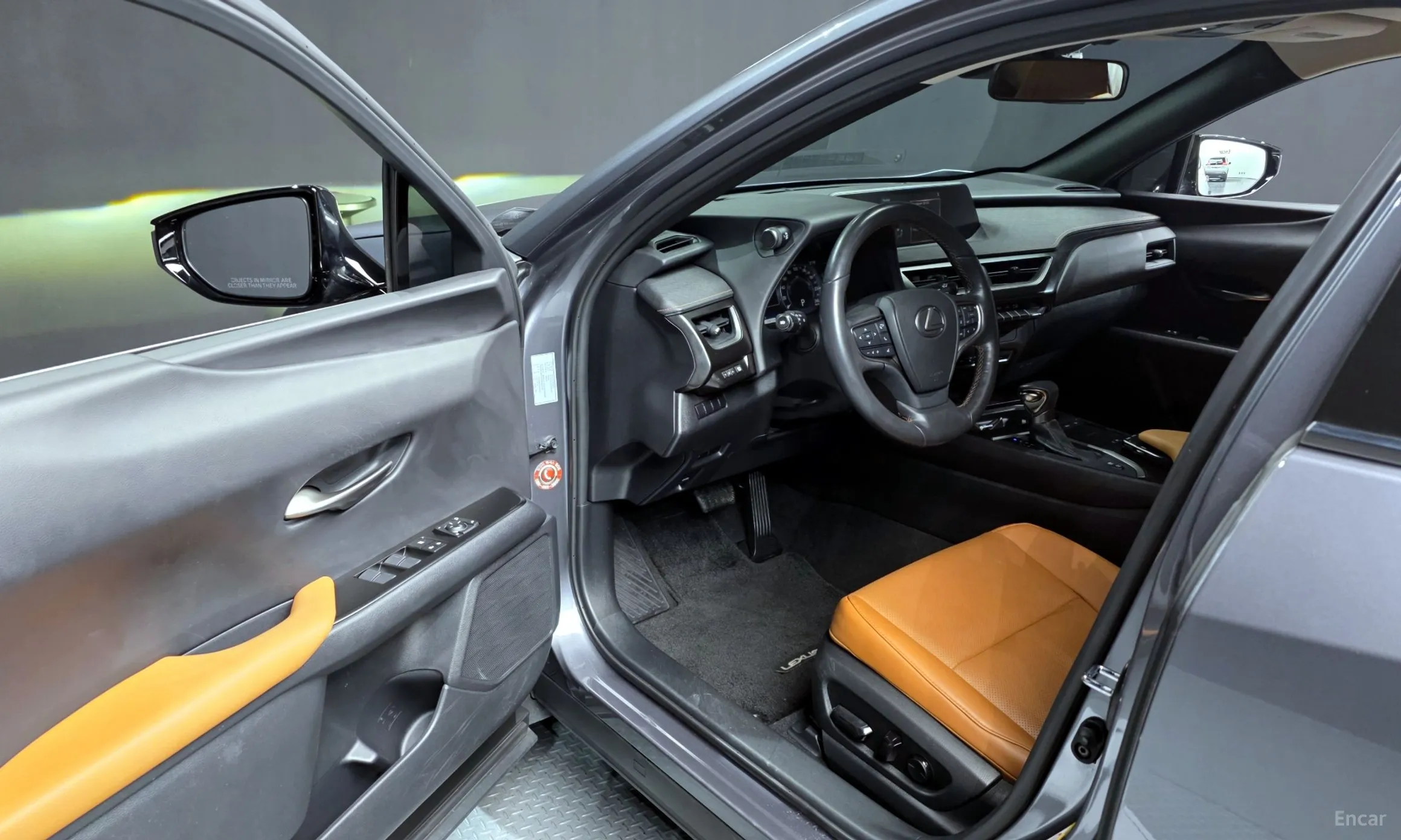 Lexus UX250h превью 10