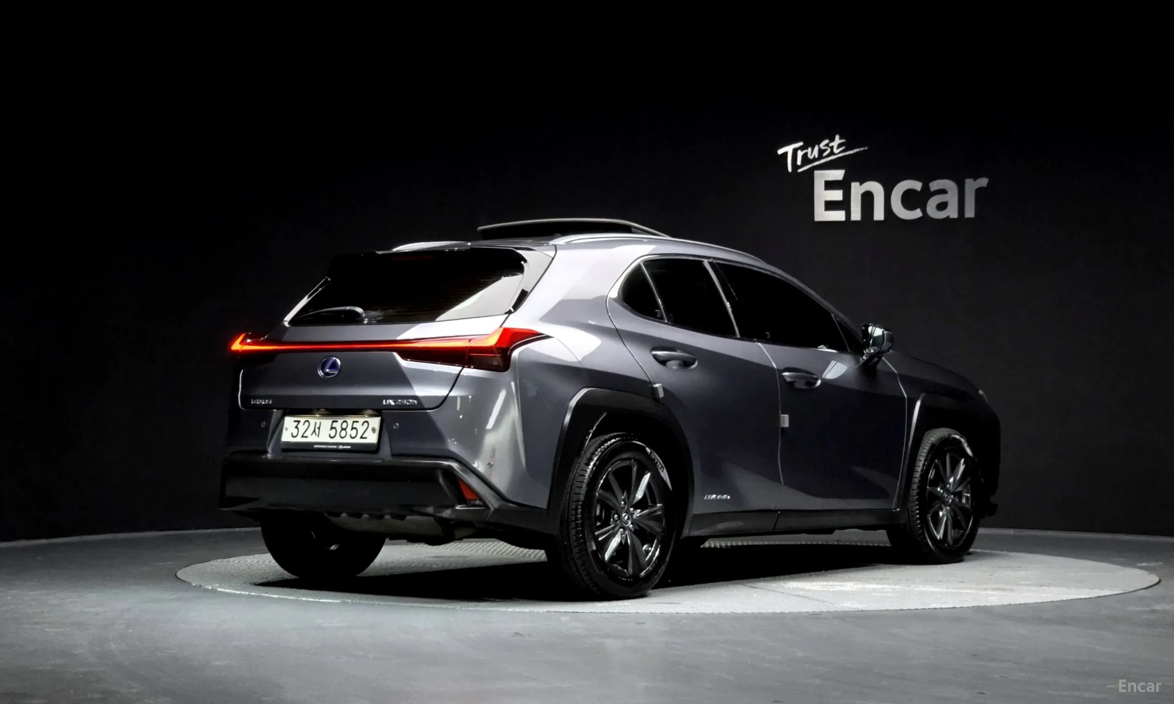 Lexus UX250h