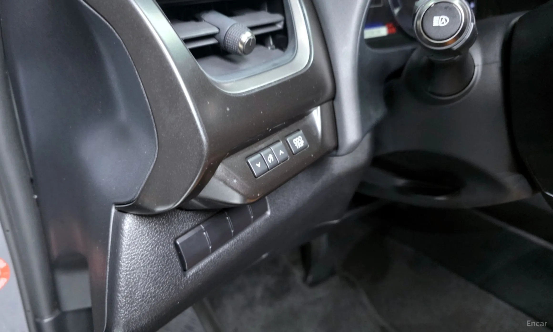 Lexus UX250h превью 17