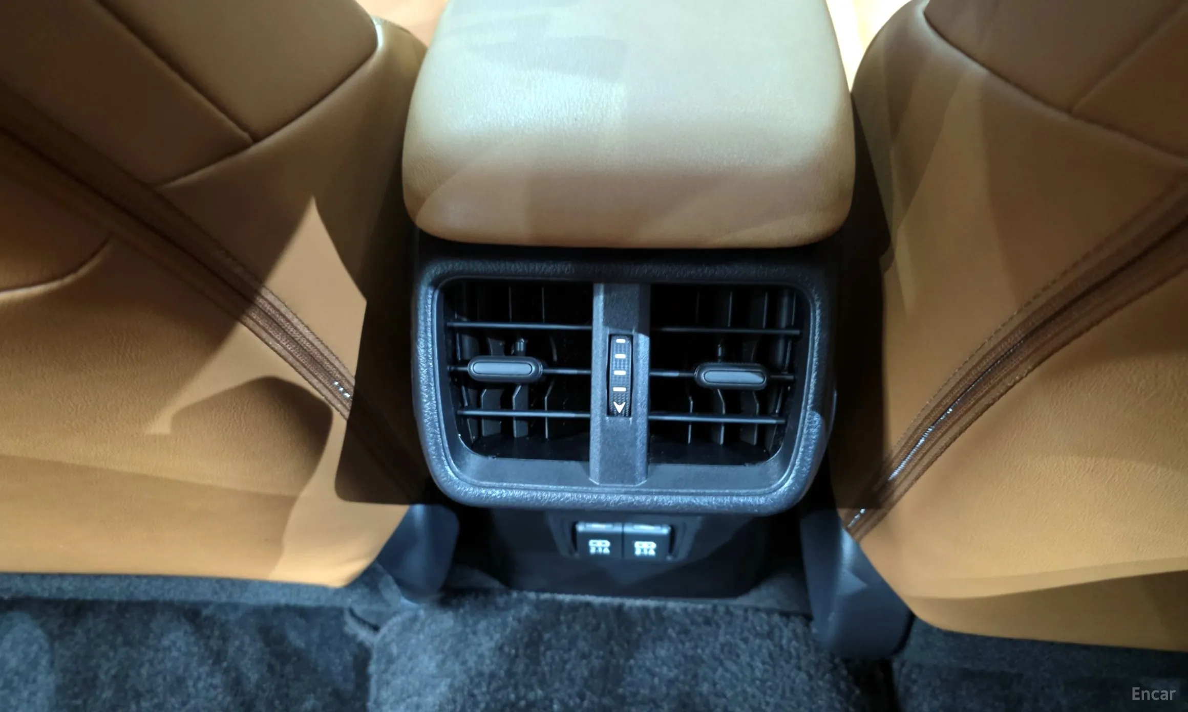 Lexus UX250h превью 19
