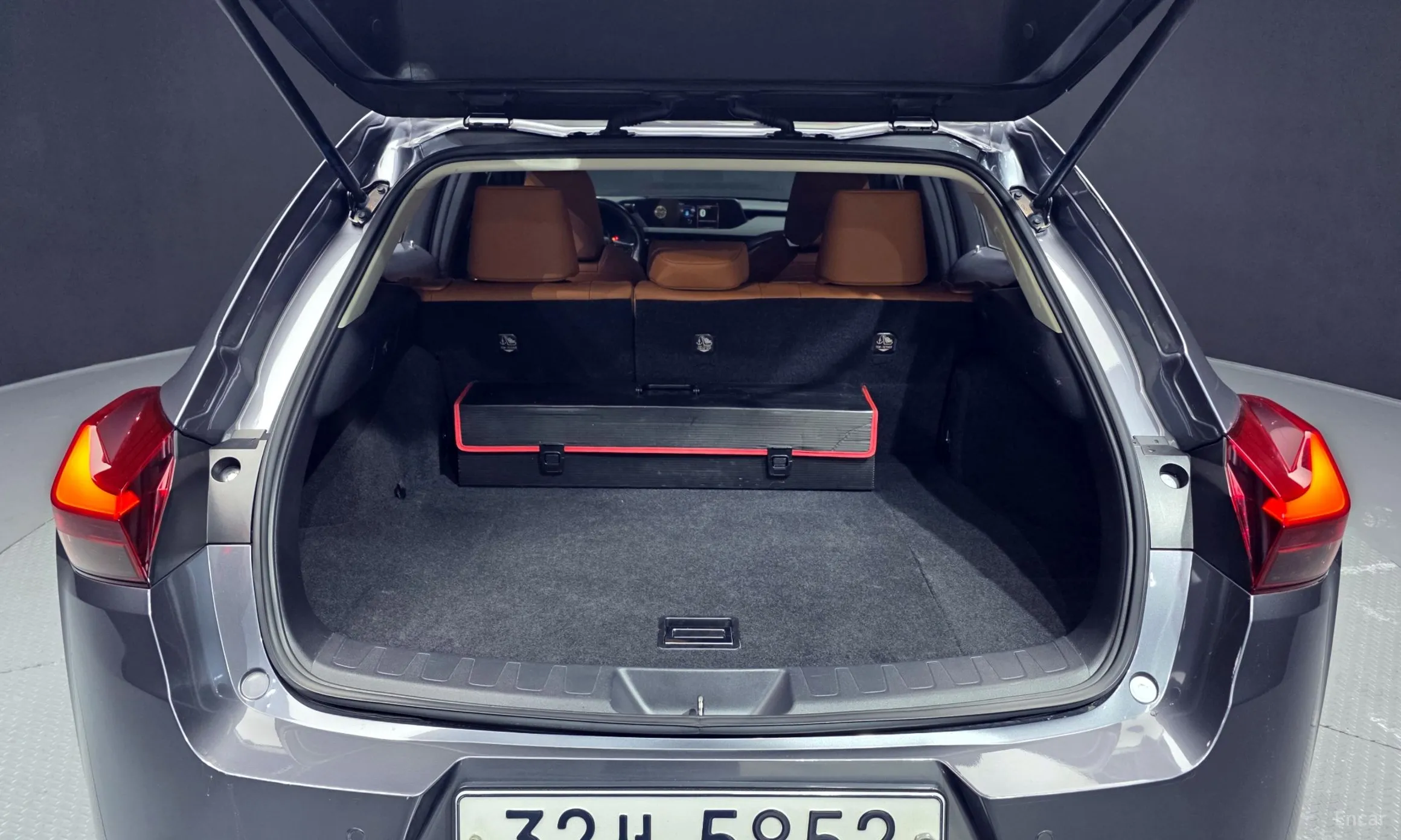 Lexus UX250h превью 20
