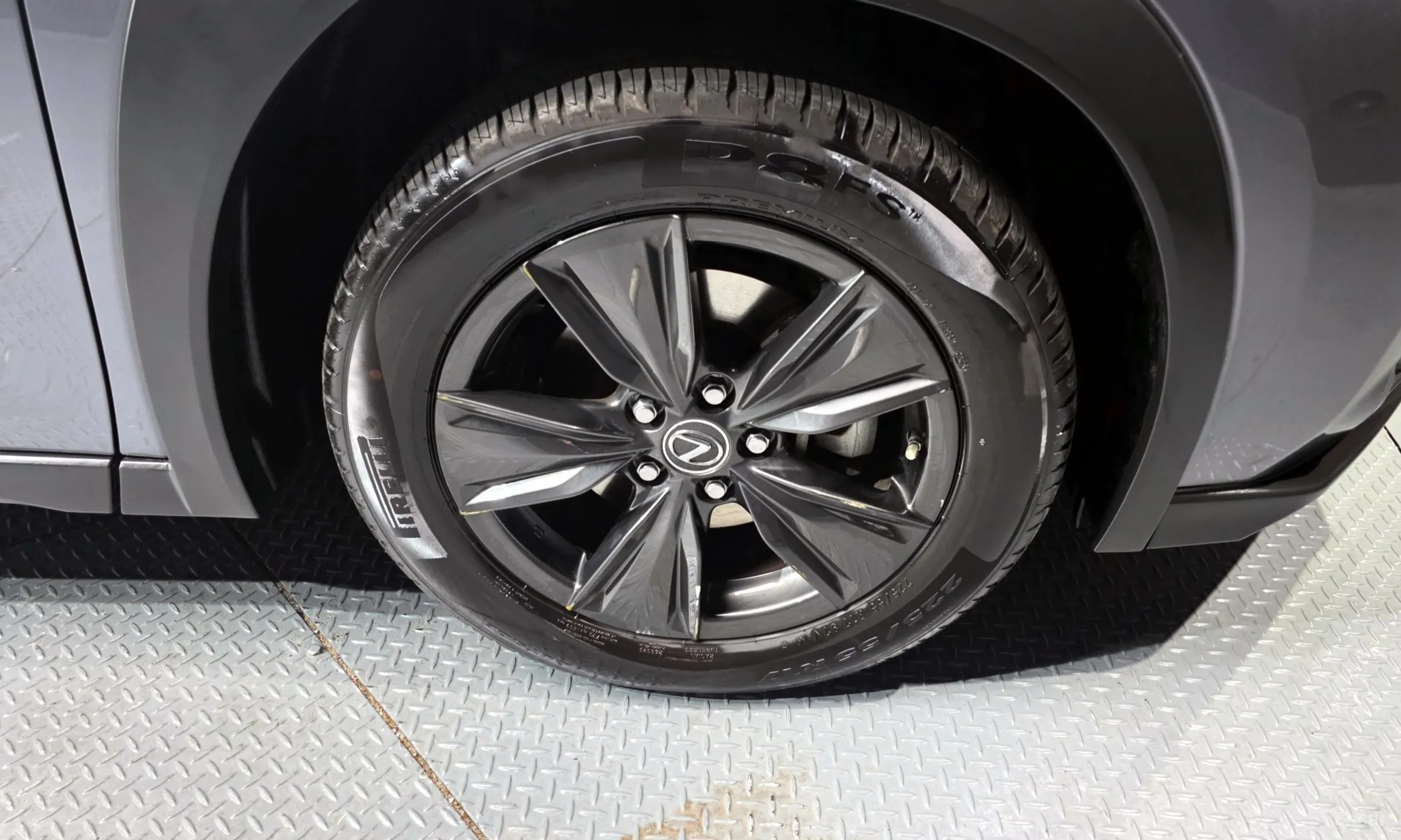 Lexus UX250h превью 5