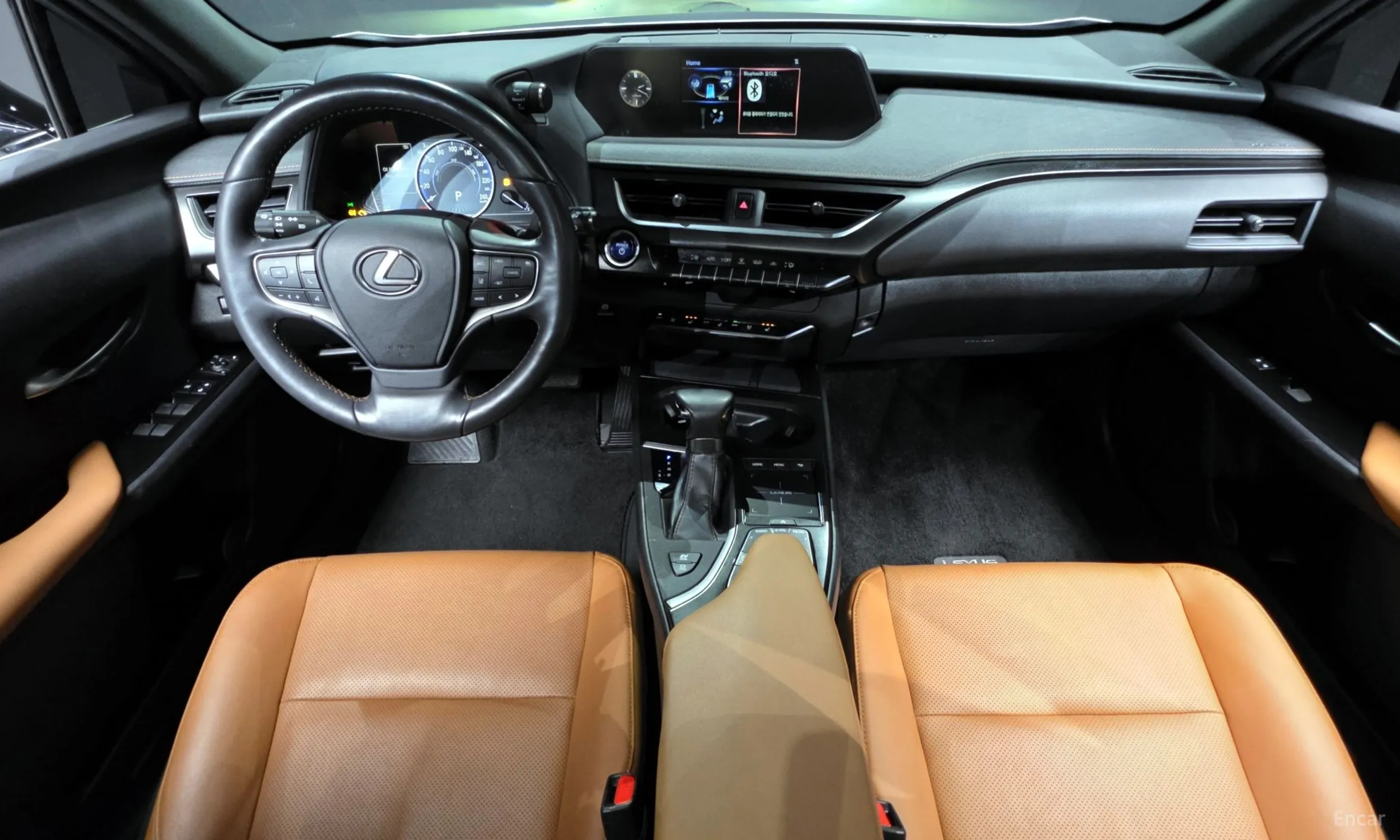 Lexus UX250h превью 7