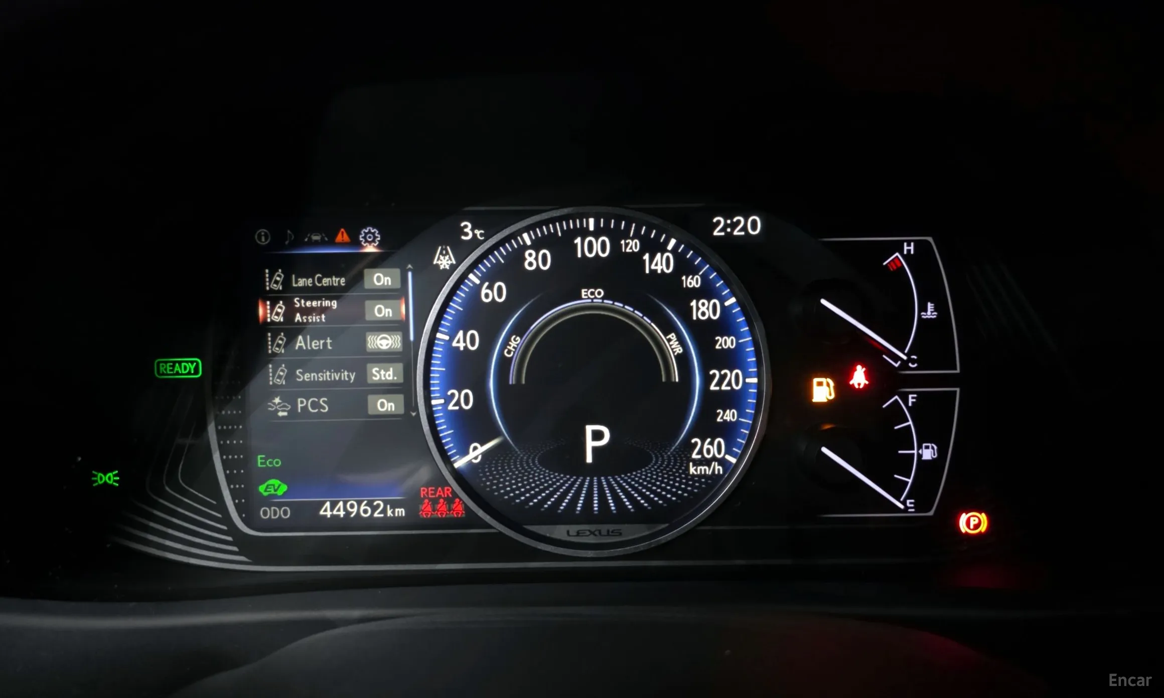 Lexus UX250h превью 8