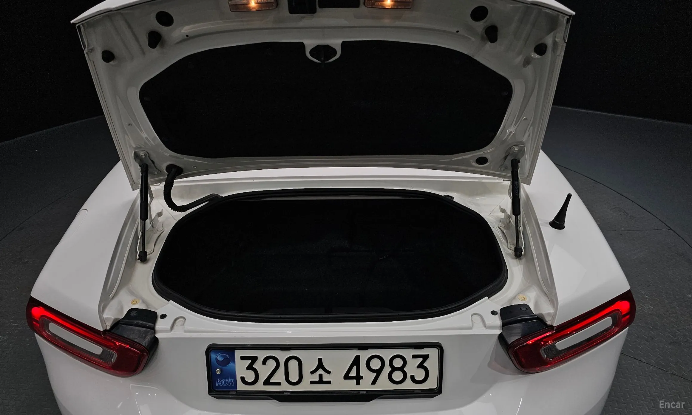Fiat 124 Spider превью 18