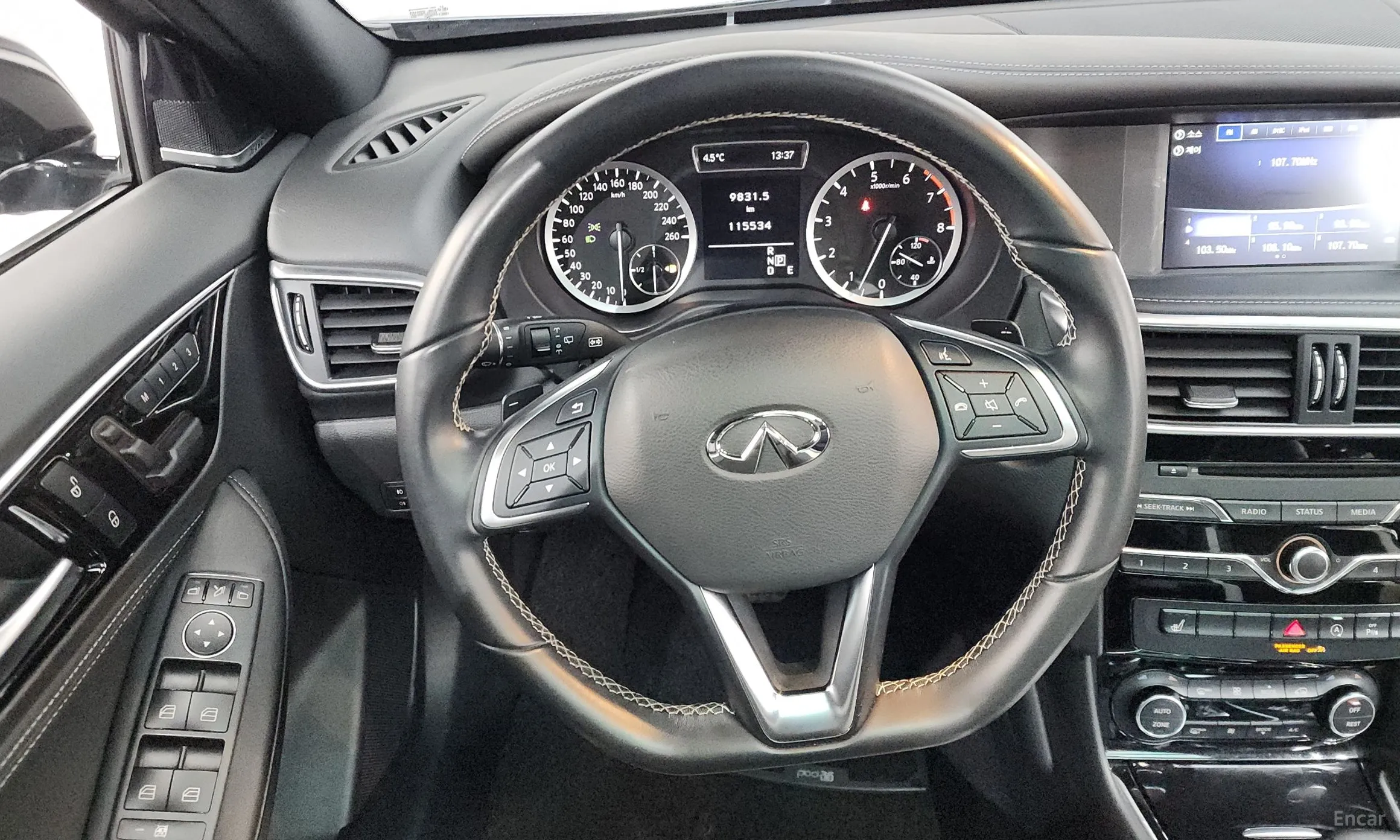 Infiniti Q30 превью 13