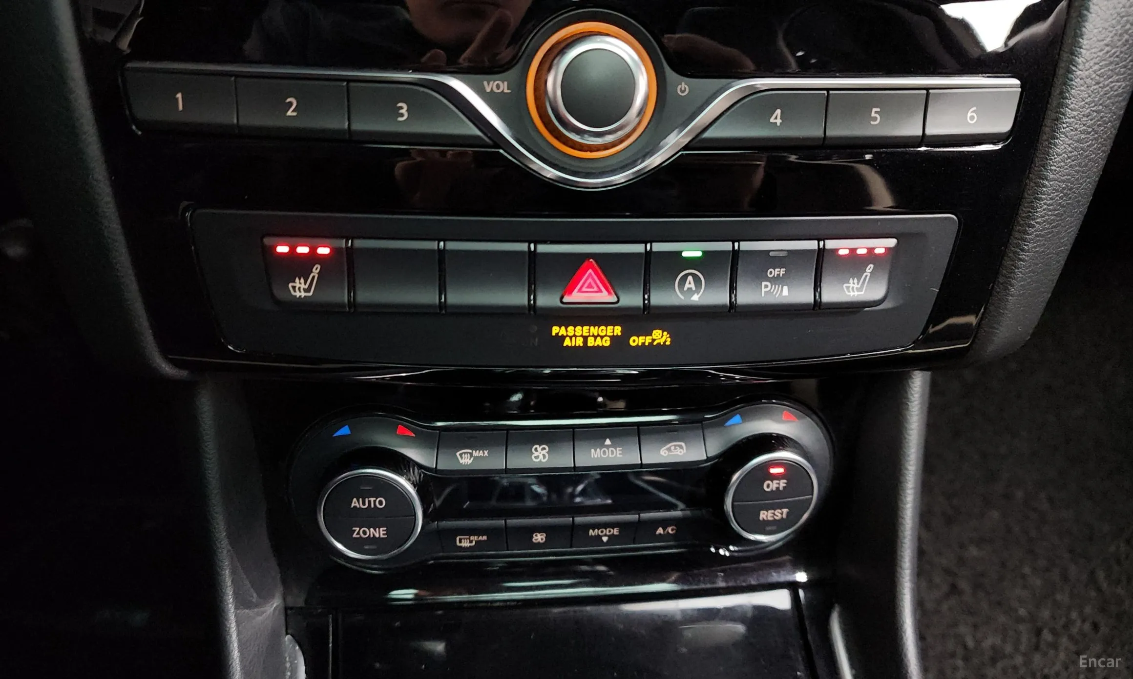 Infiniti Q30 превью 17