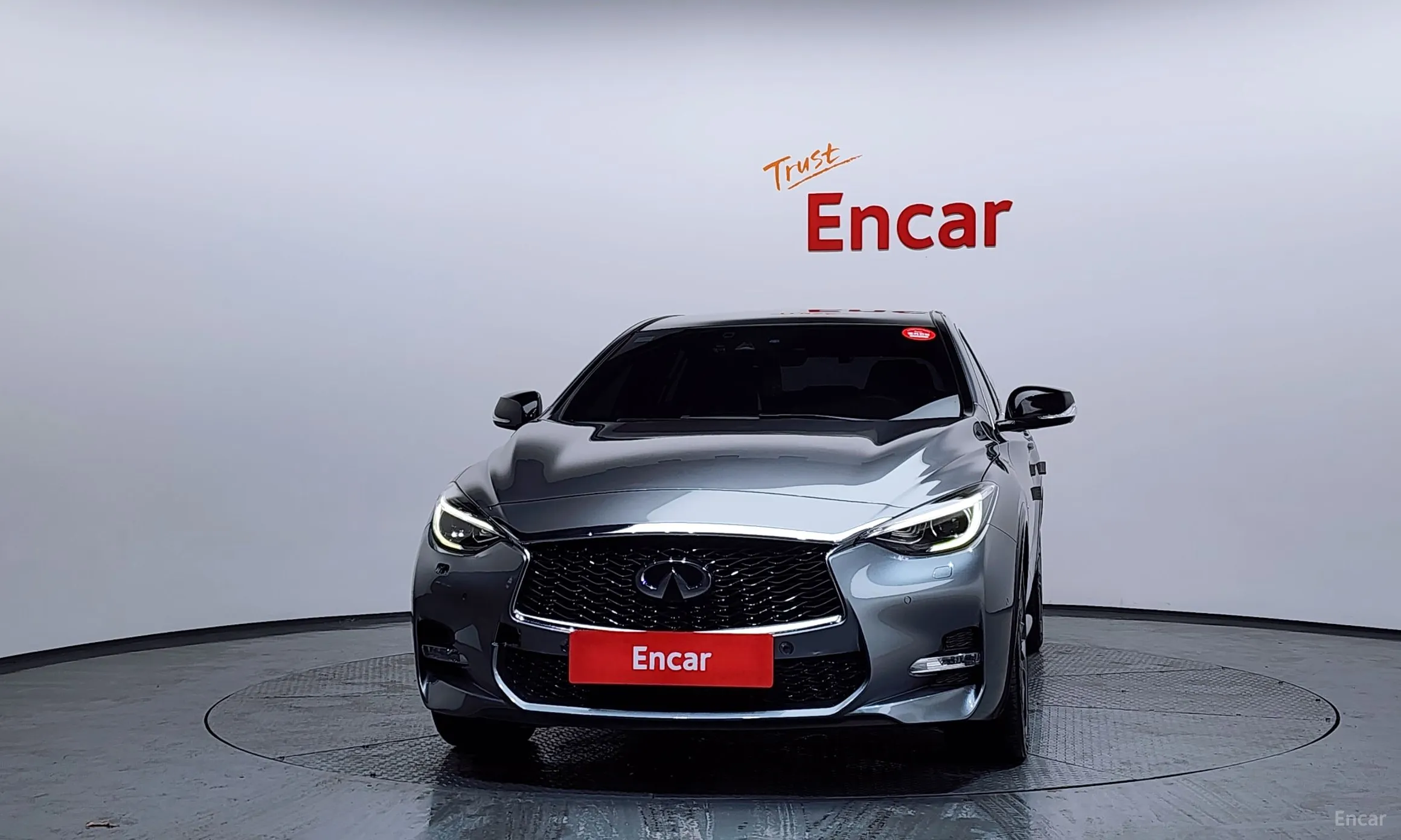 Infiniti Q30 превью 3