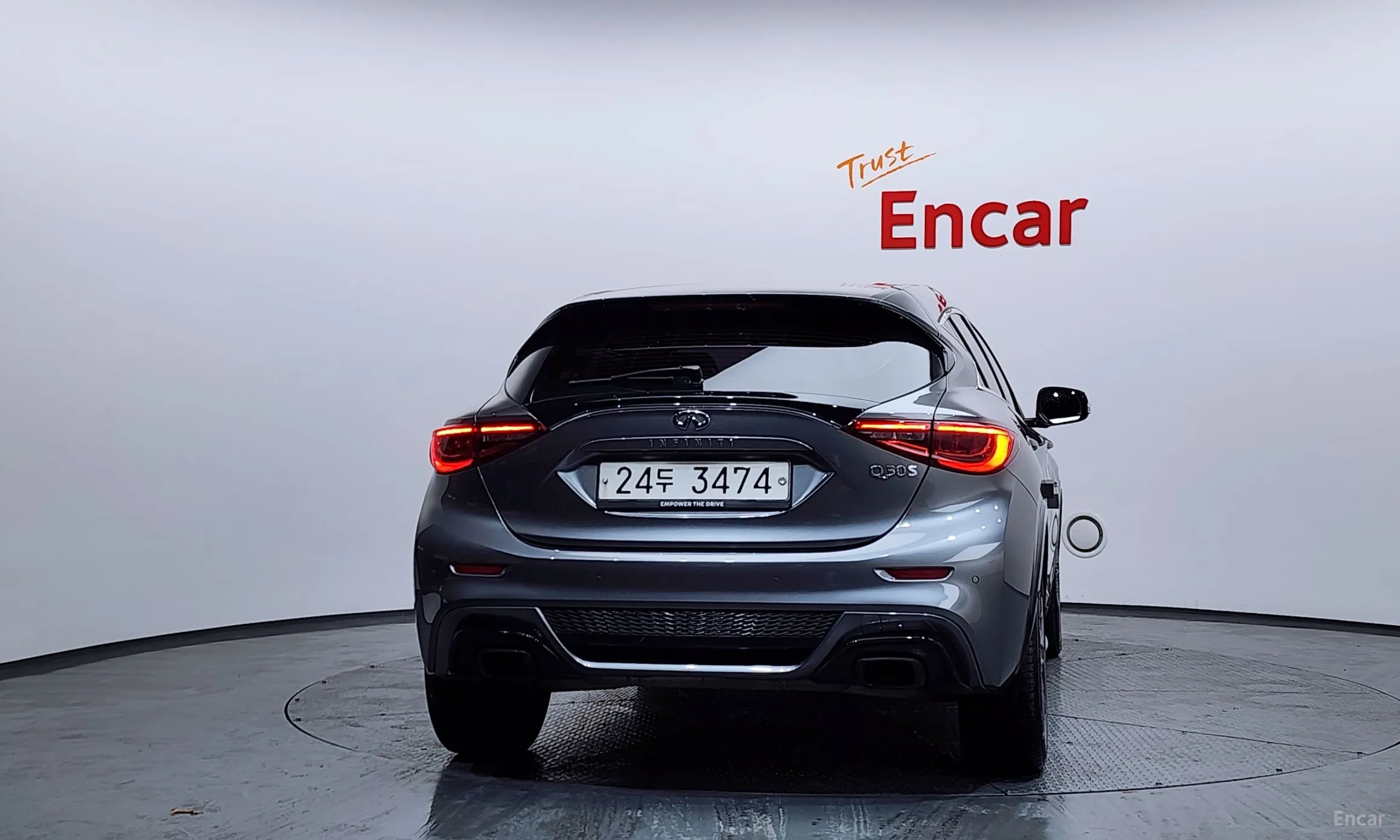 Infiniti Q30 превью 4