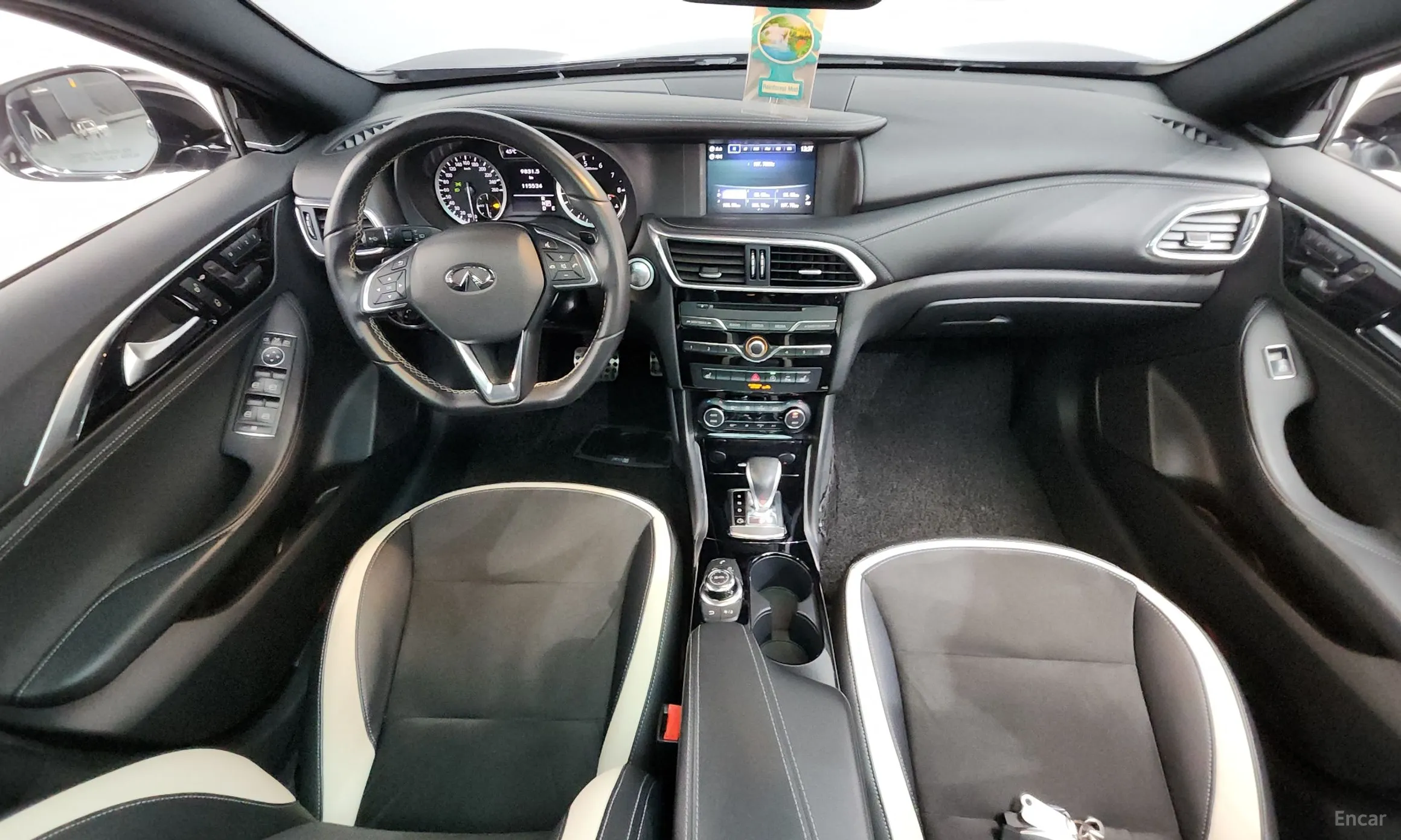 Infiniti Q30 превью 7