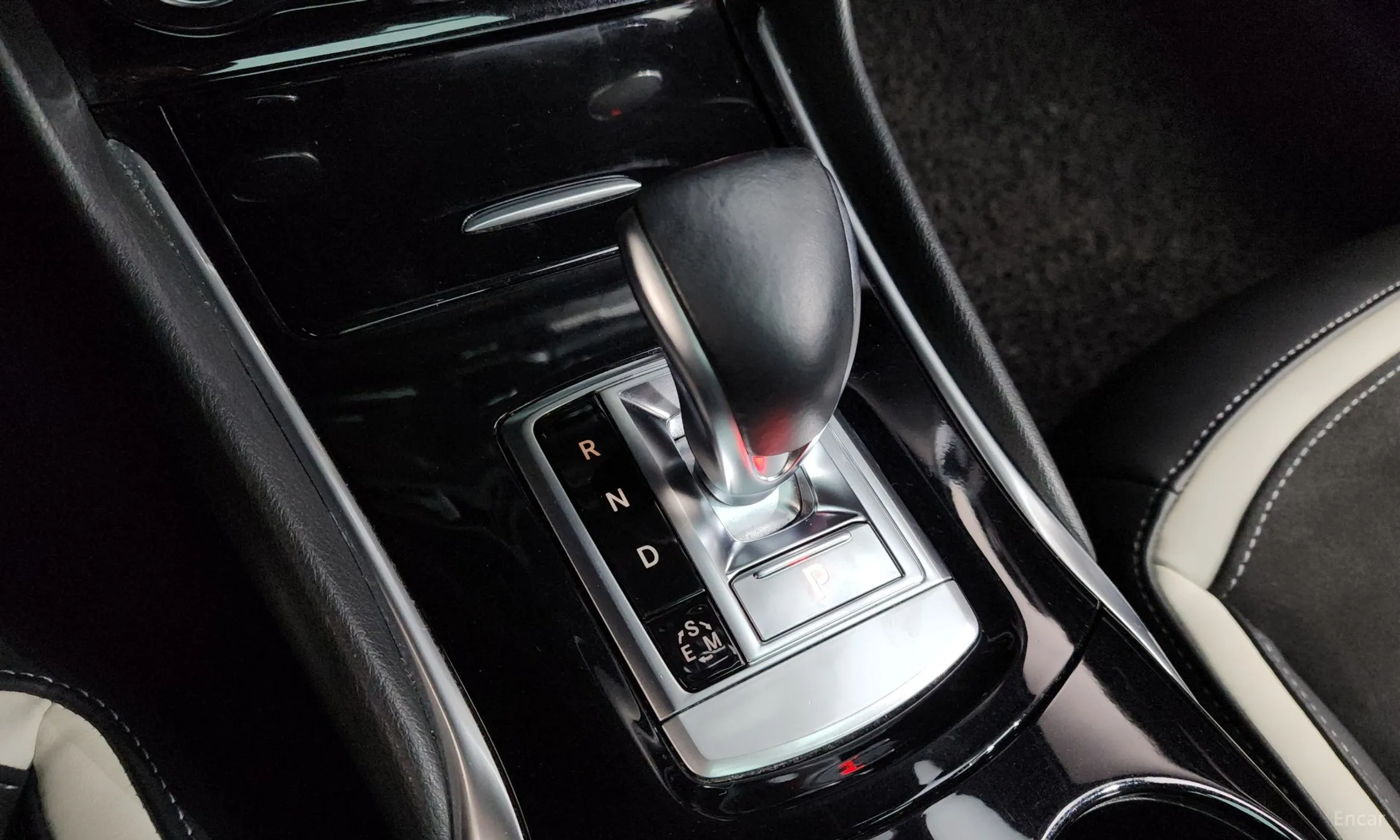 Infiniti Q30 превью 9