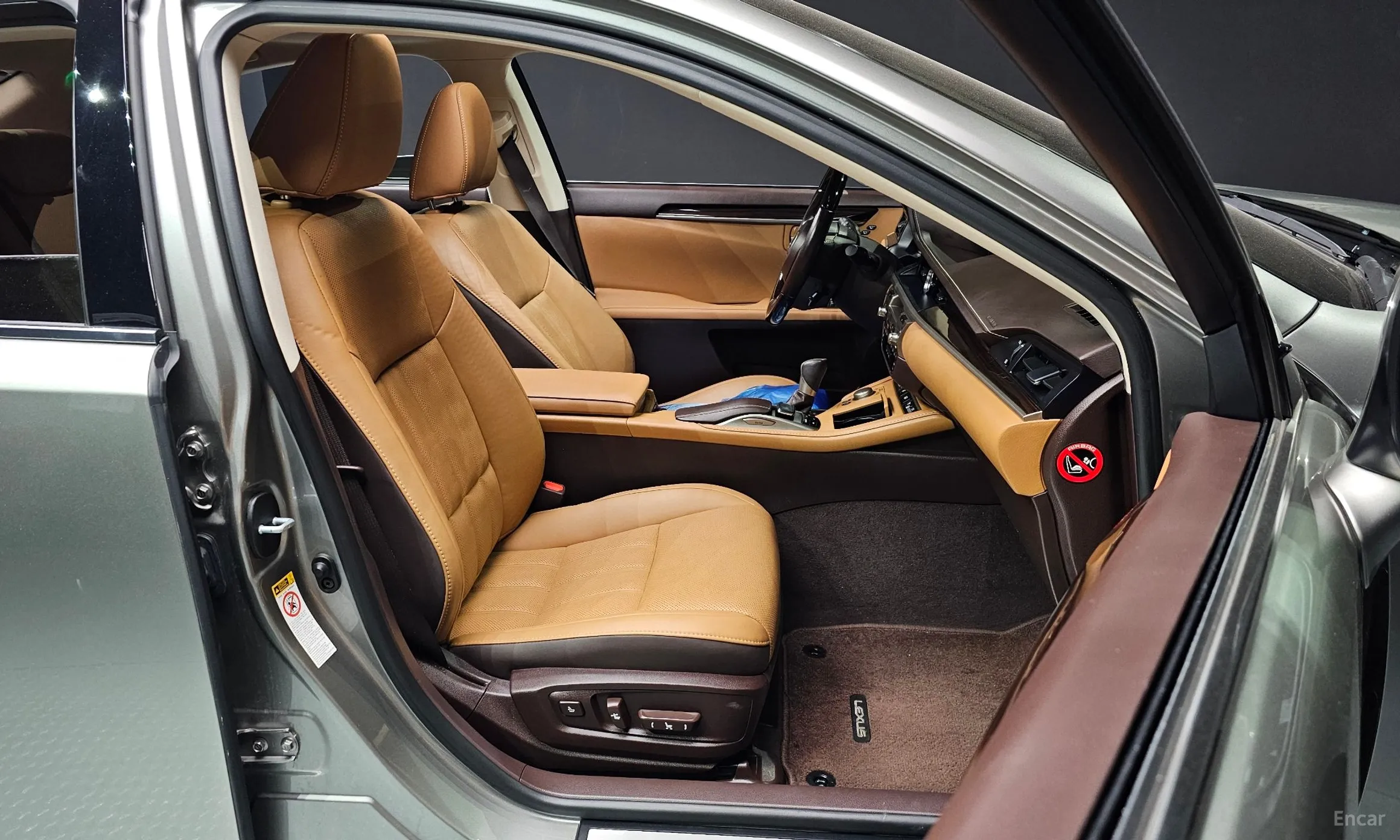 Lexus New ES300h превью 10