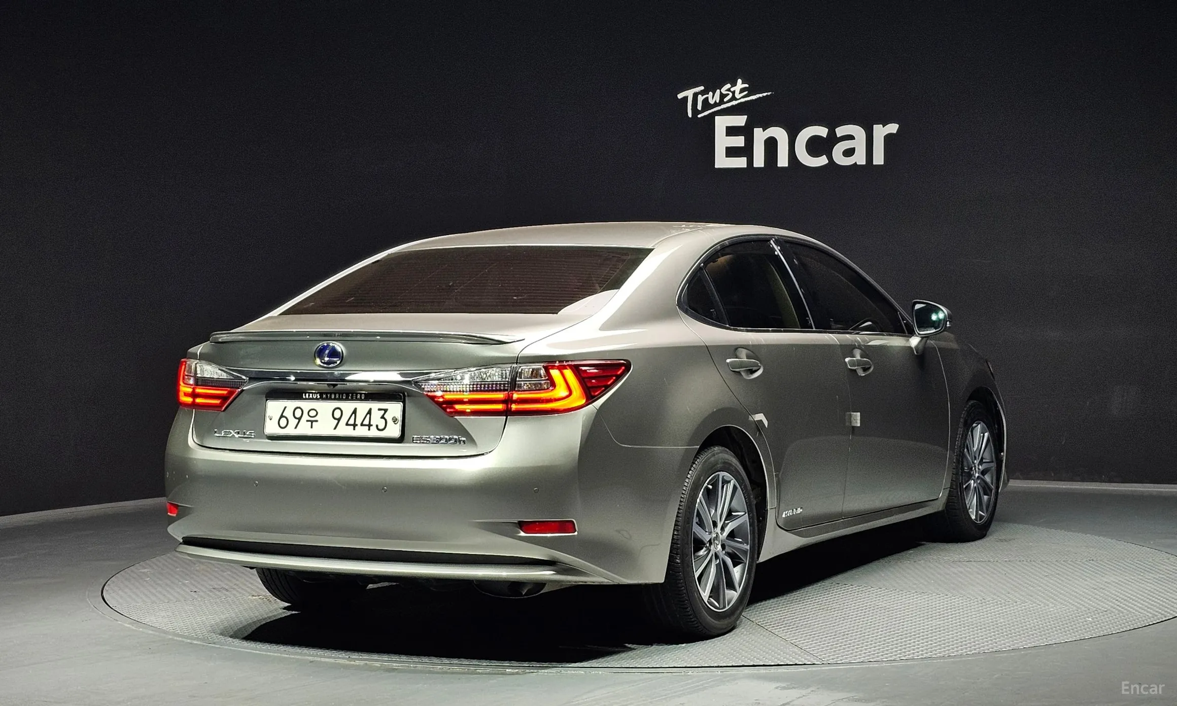 Lexus New ES300h