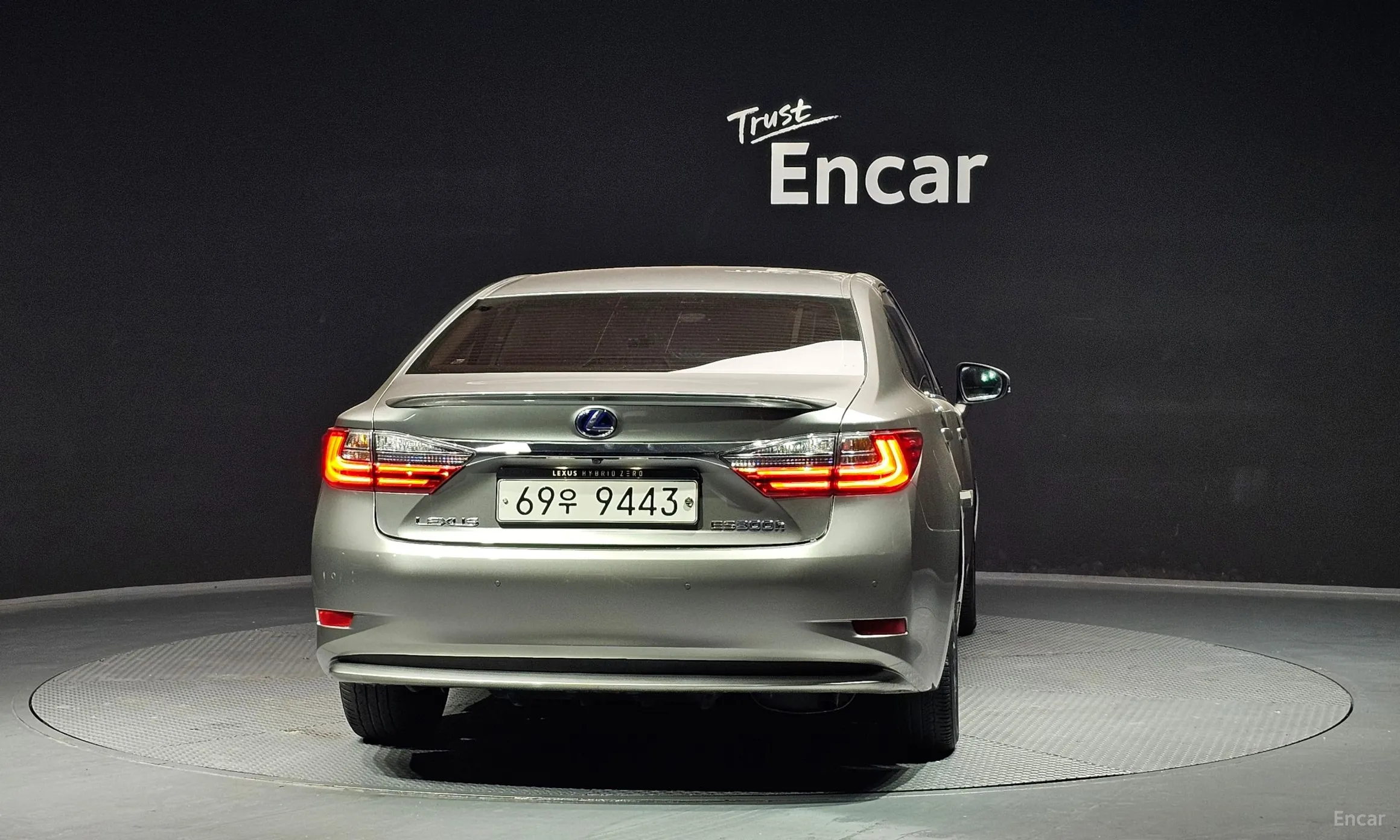 Lexus New ES300h превью 4
