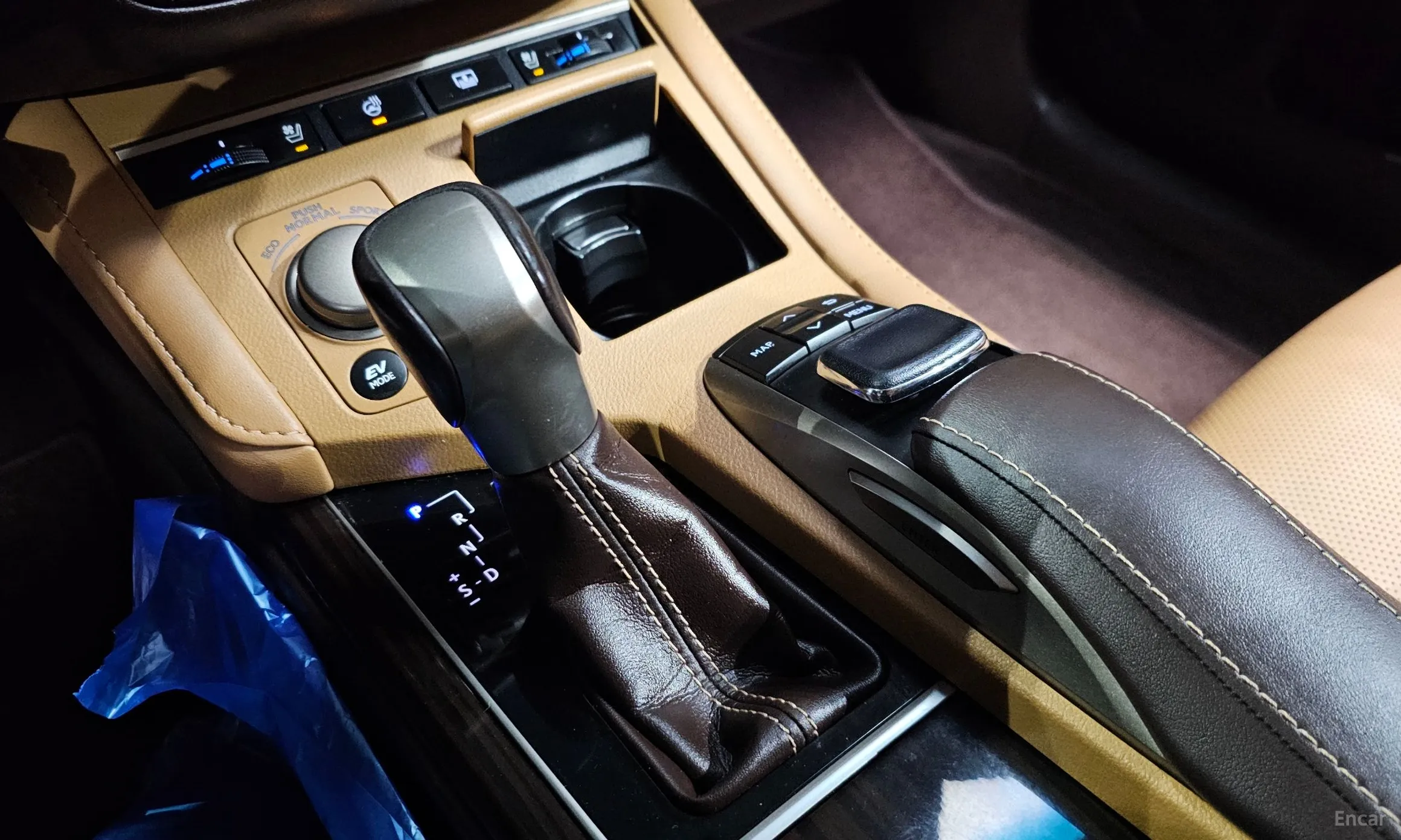 Lexus New ES300h превью 9