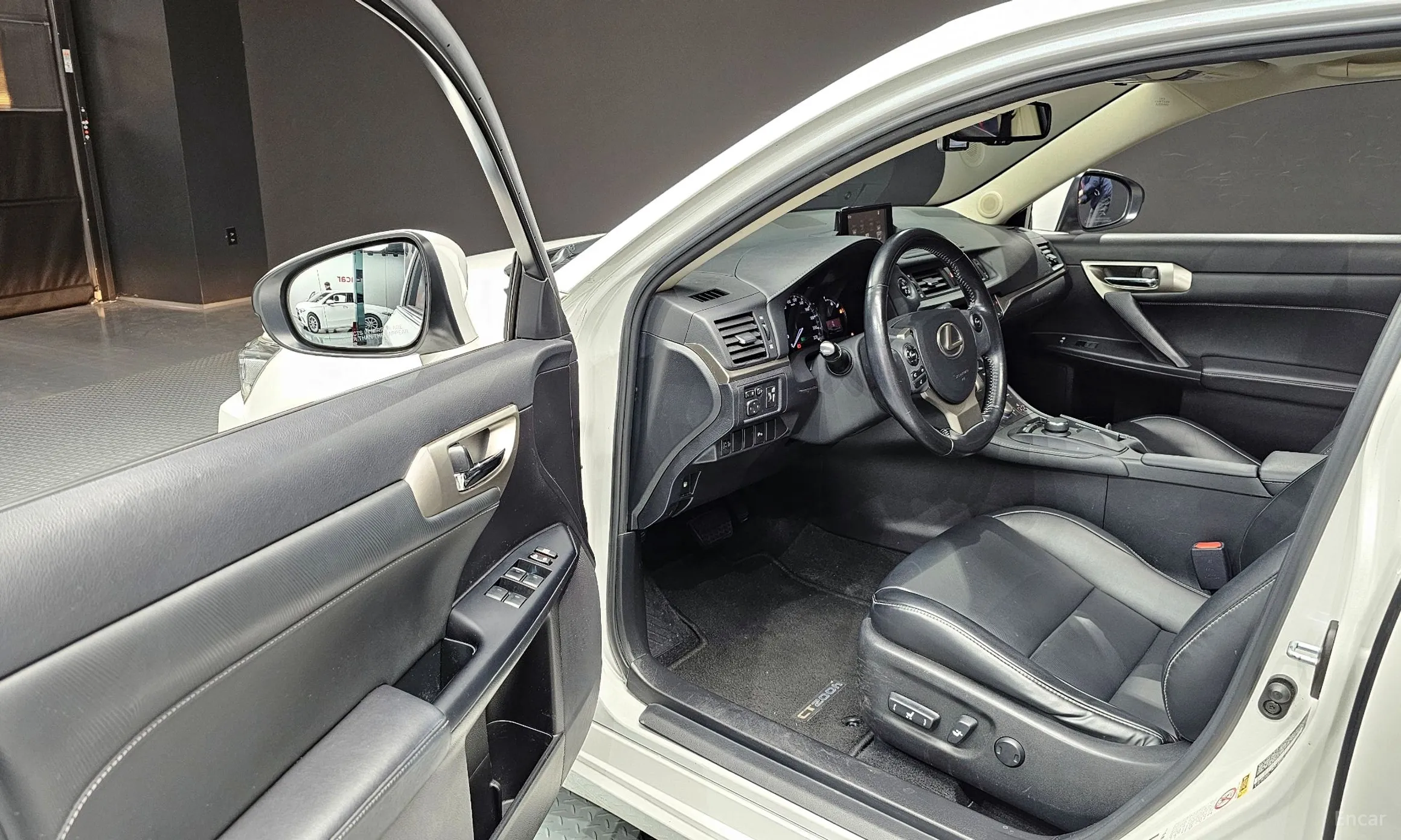 Lexus CT200h превью 11